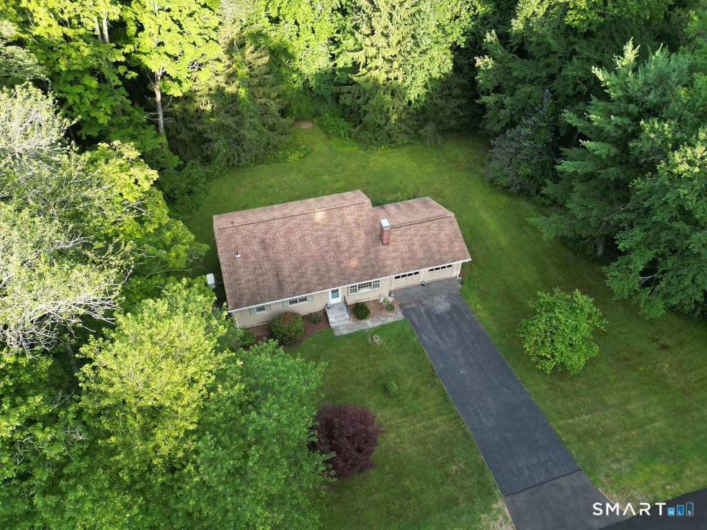 3rd image of 8 Valley View Dr, Simsbury, CT 06089 | MLS# 24192087