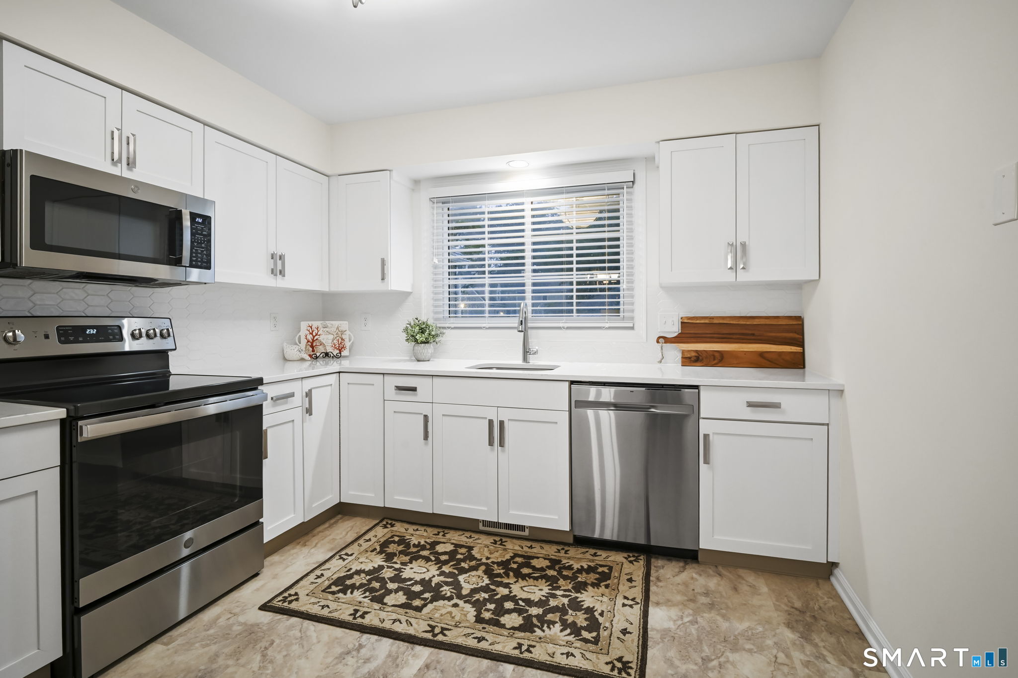 Homes for sale in Branford, CT | 21 S Village Ct #21, Branford, CT 06405 | MLS# 24193999