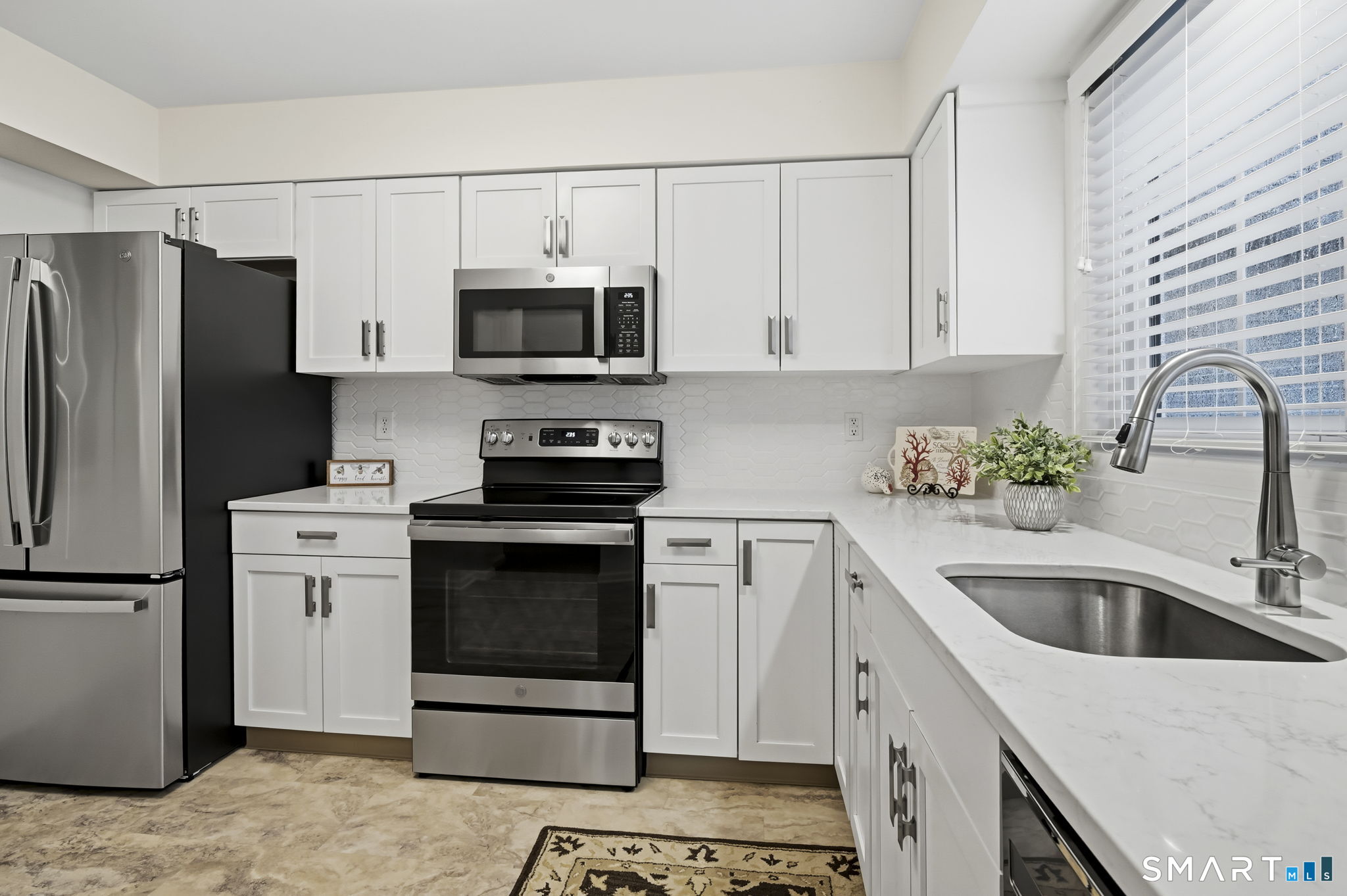 Homes for sale in Branford, CT | 21 S Village Ct #21, Branford, CT 06405 | MLS# 24193999