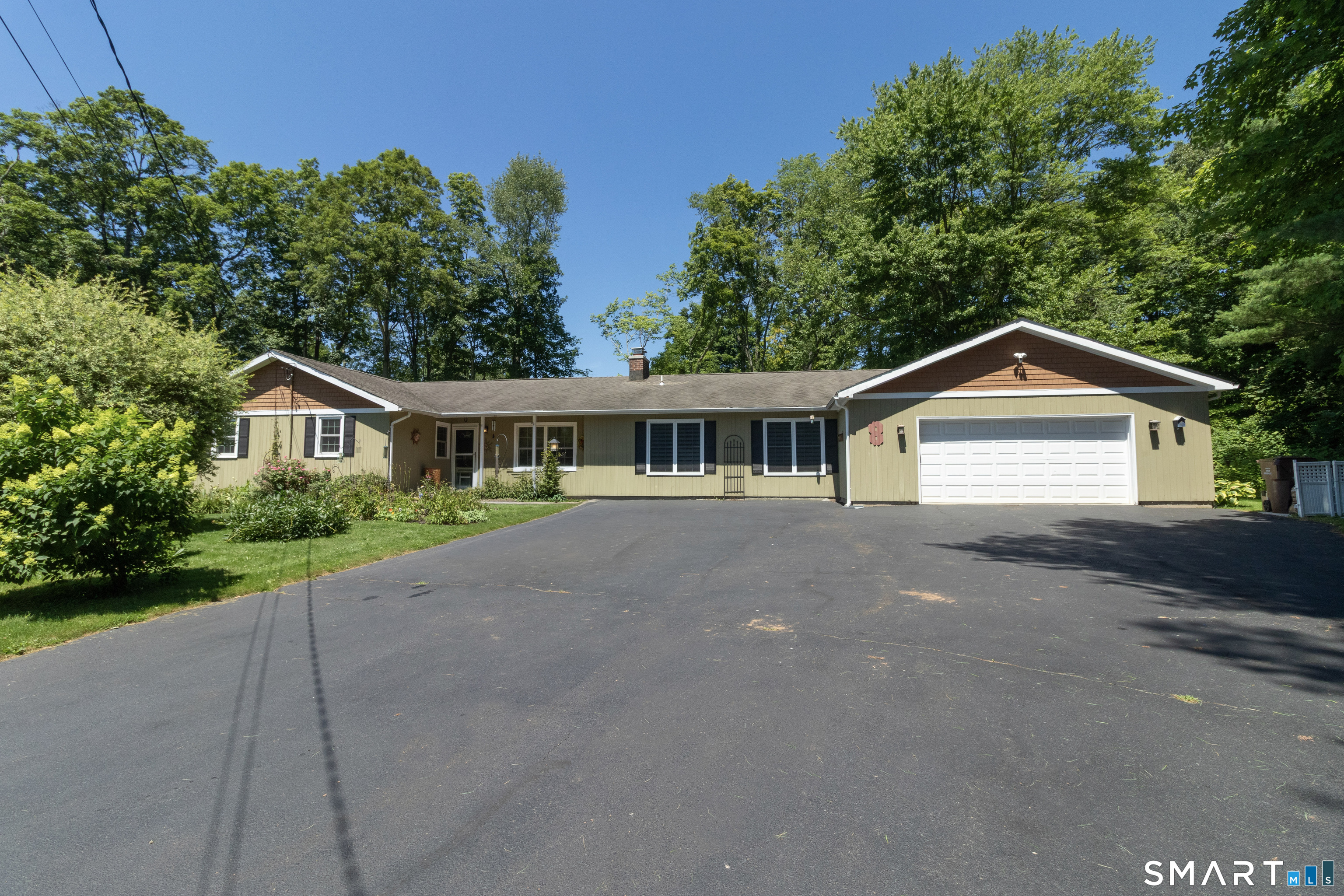 Homes for sale in North Branford, CT | 8 Glen Cir, North Branford, CT 06471 | MLS# 24194028