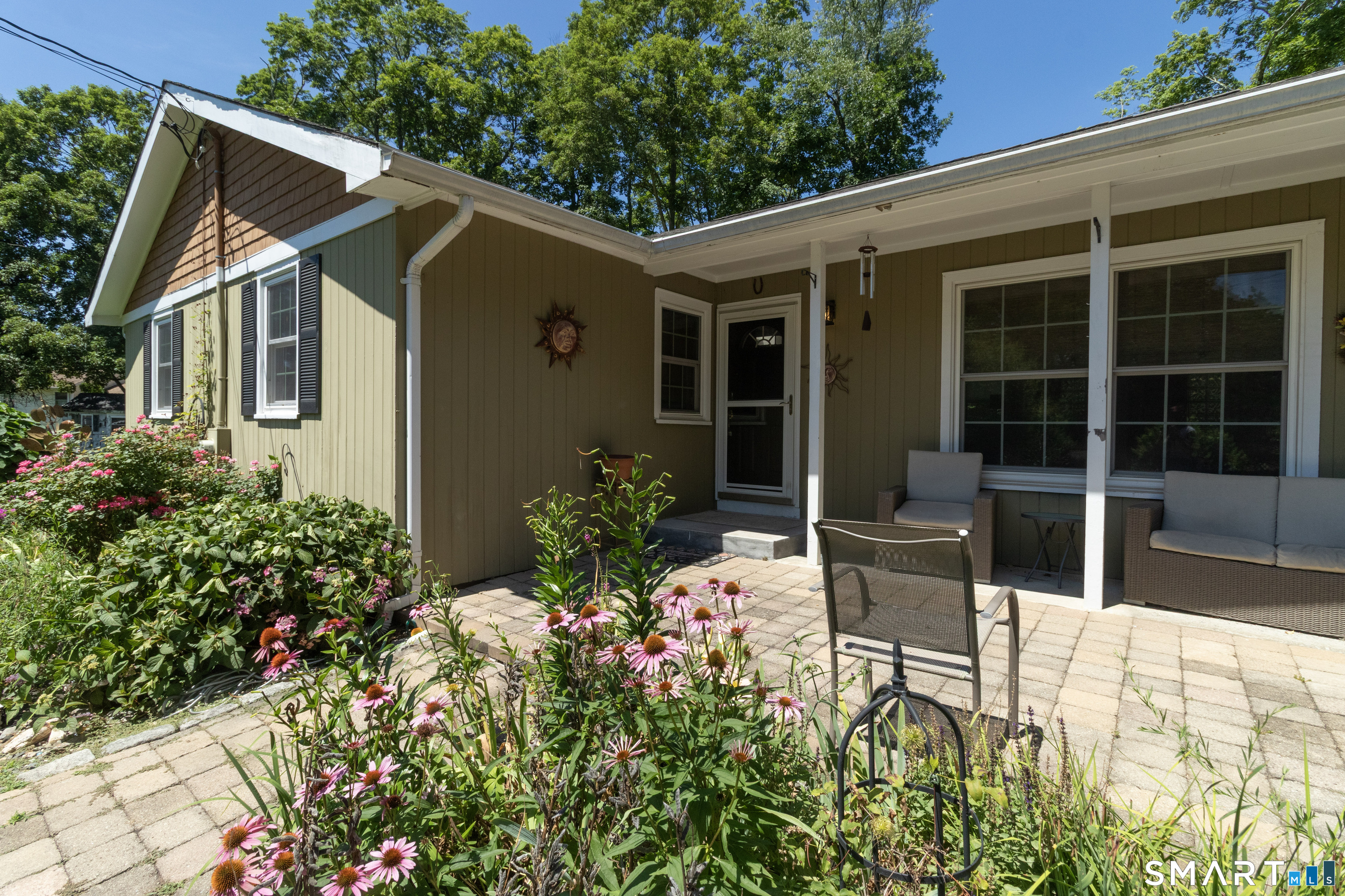 Homes for sale in North Branford, CT | 8 Glen Cir, North Branford, CT 06471 | MLS# 24194028