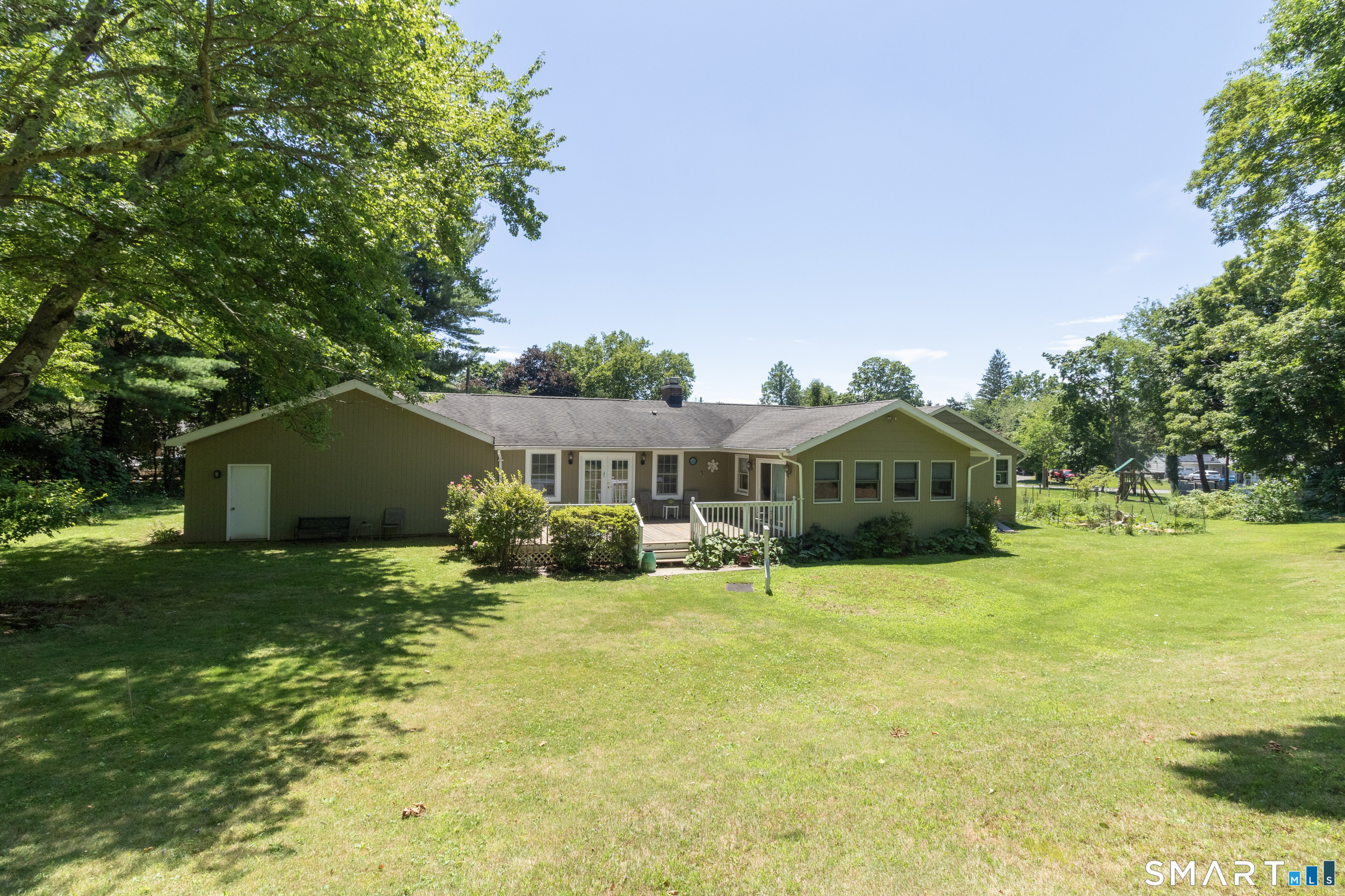 Homes for sale in North Branford, CT | 8 Glen Cir, North Branford, CT 06471 | MLS# 24194028