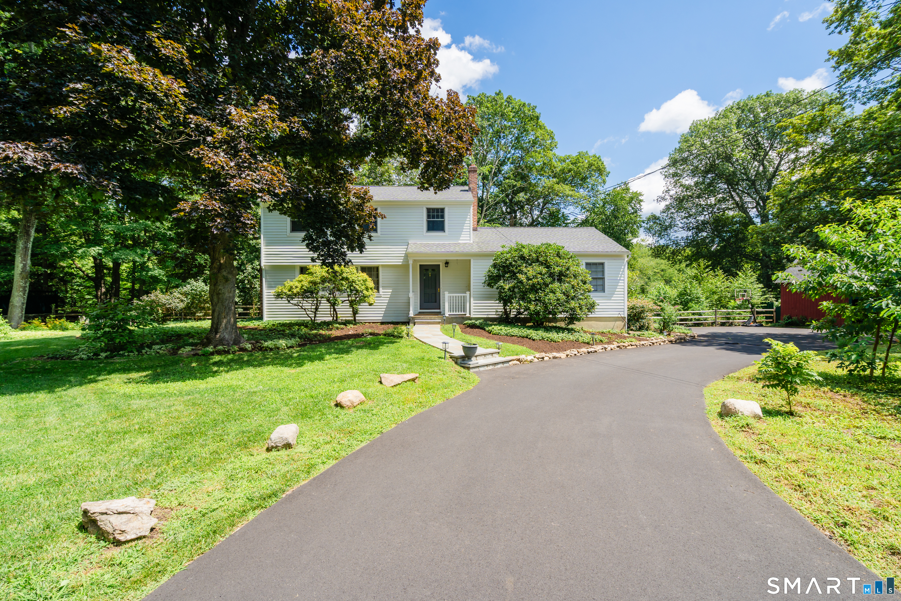1005 Smith Ridge Road, New Canaan, Connecticut photo 2