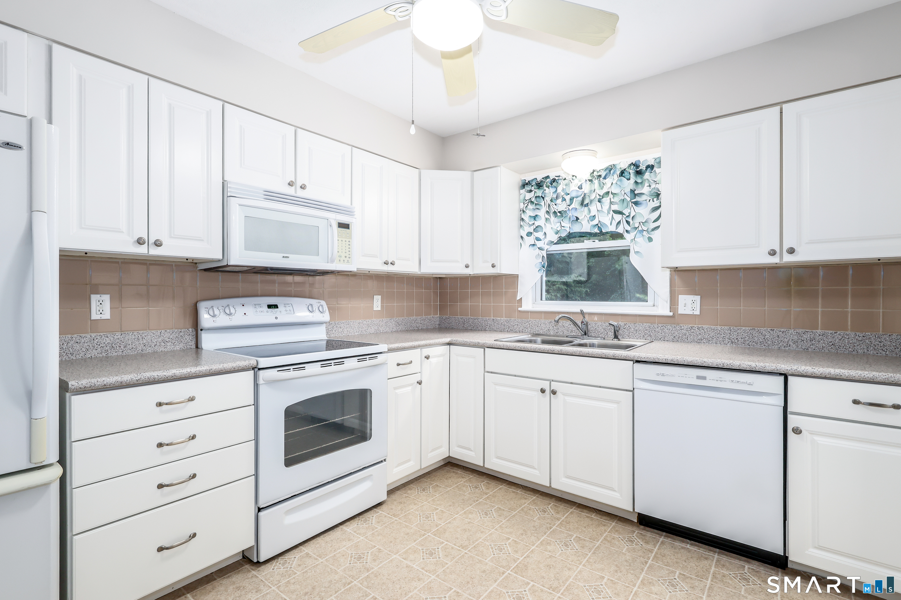 Homes for sale in New Fairfield, CT | 4 Beaver Bog Rd, New Fairfield, CT 06812 | MLS# 24194047