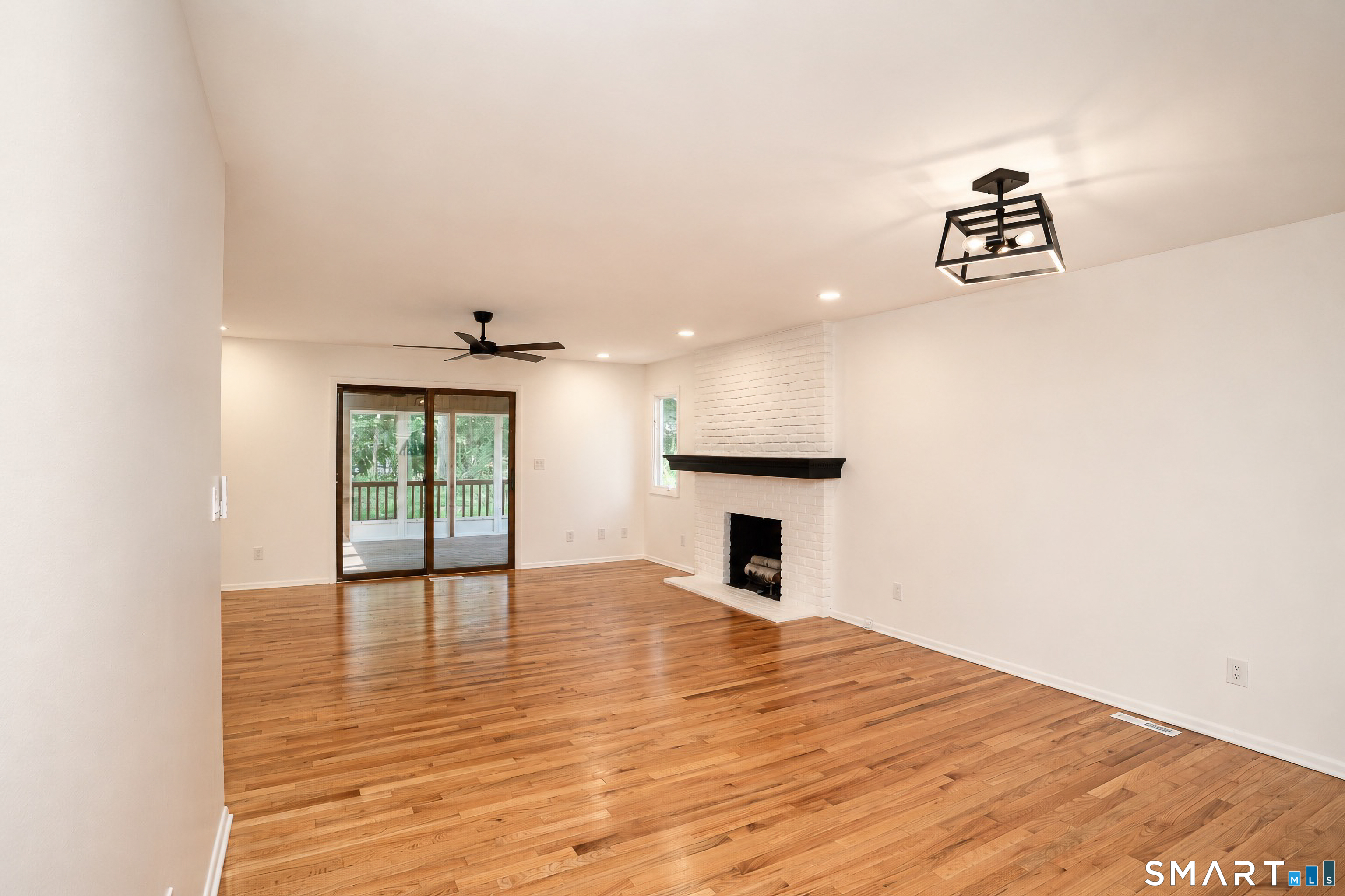 Homes for sale in Shelton, CT | 126 Hunters Crk #126, Shelton, CT 06484 | MLS# 24191636