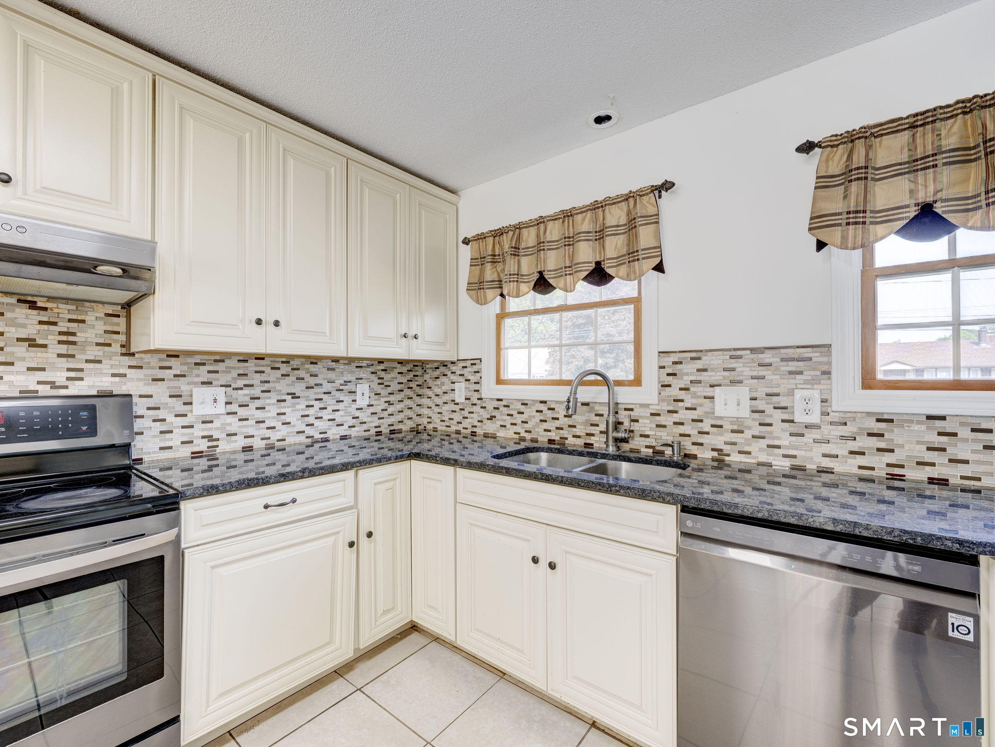 Homes for sale in West Hartford, CT | 29 Fenwood Ave, West Hartford, CT 06110 | MLS# 24193875