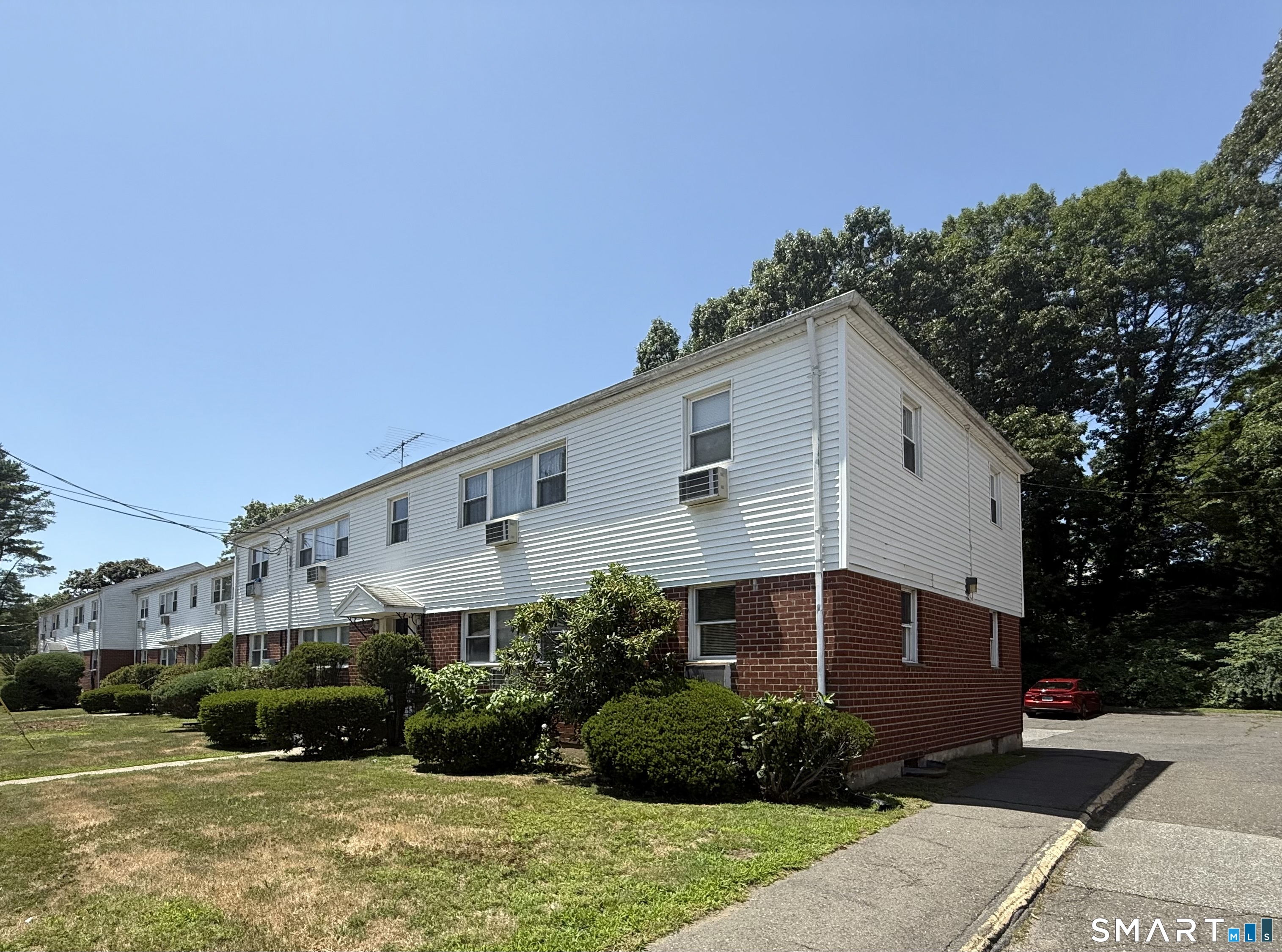 Homes for sale in Bridgeport, CT | 204 Cherry Hill Dr #1B, Bridgeport, CT 06606 | MLS# 24179582
