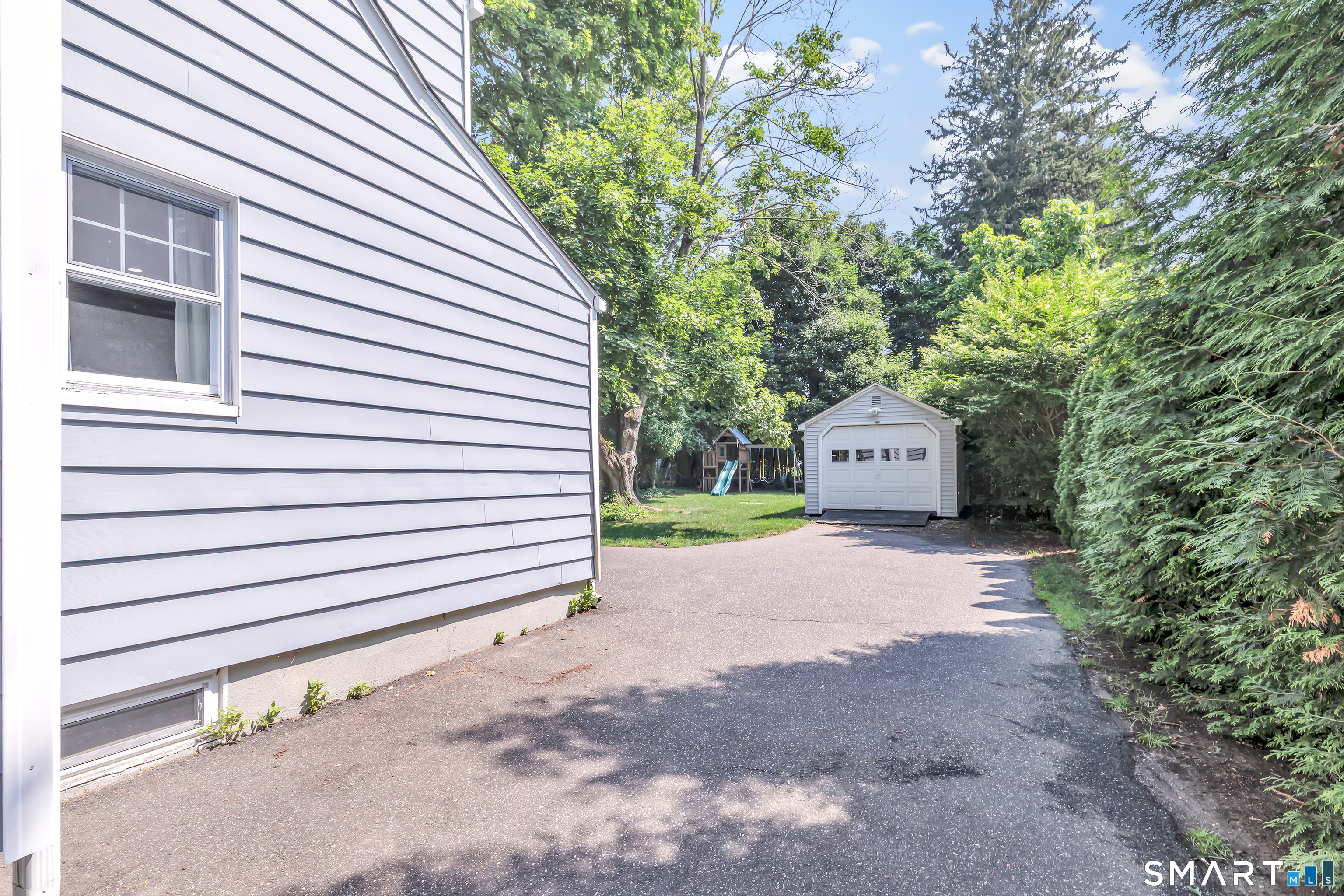2082 Stratfield Road photo 28