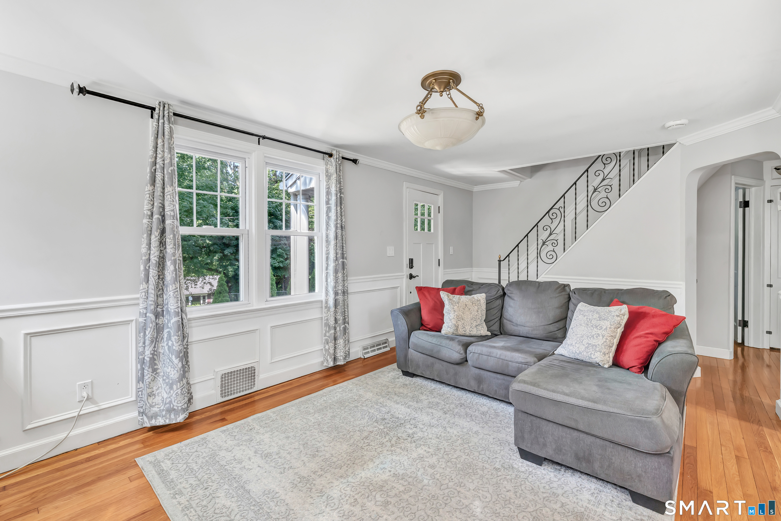 2082 Stratfield Road photo 6