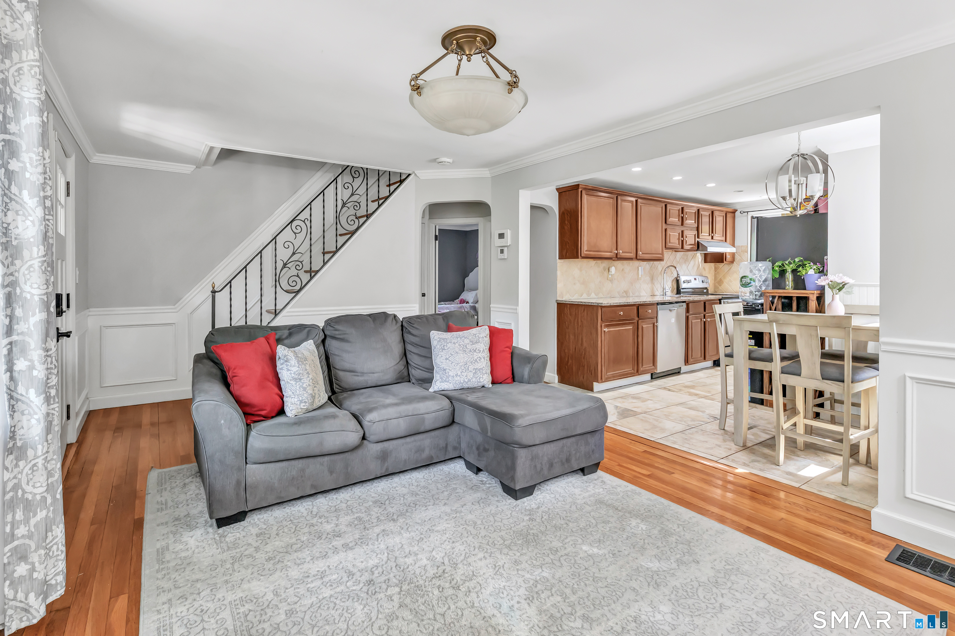 2082 Stratfield Road photo 7