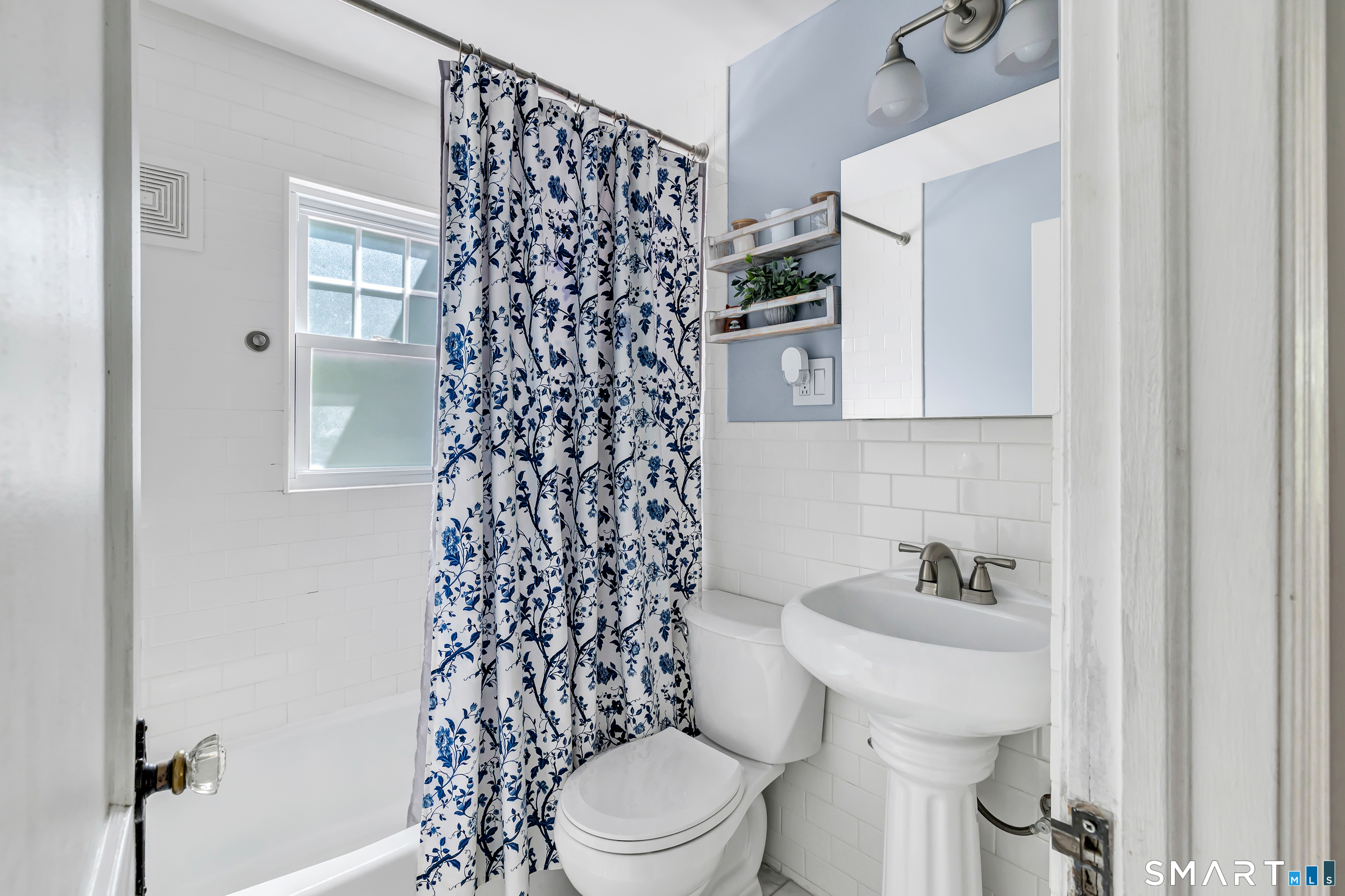 2082 Stratfield Road photo 17