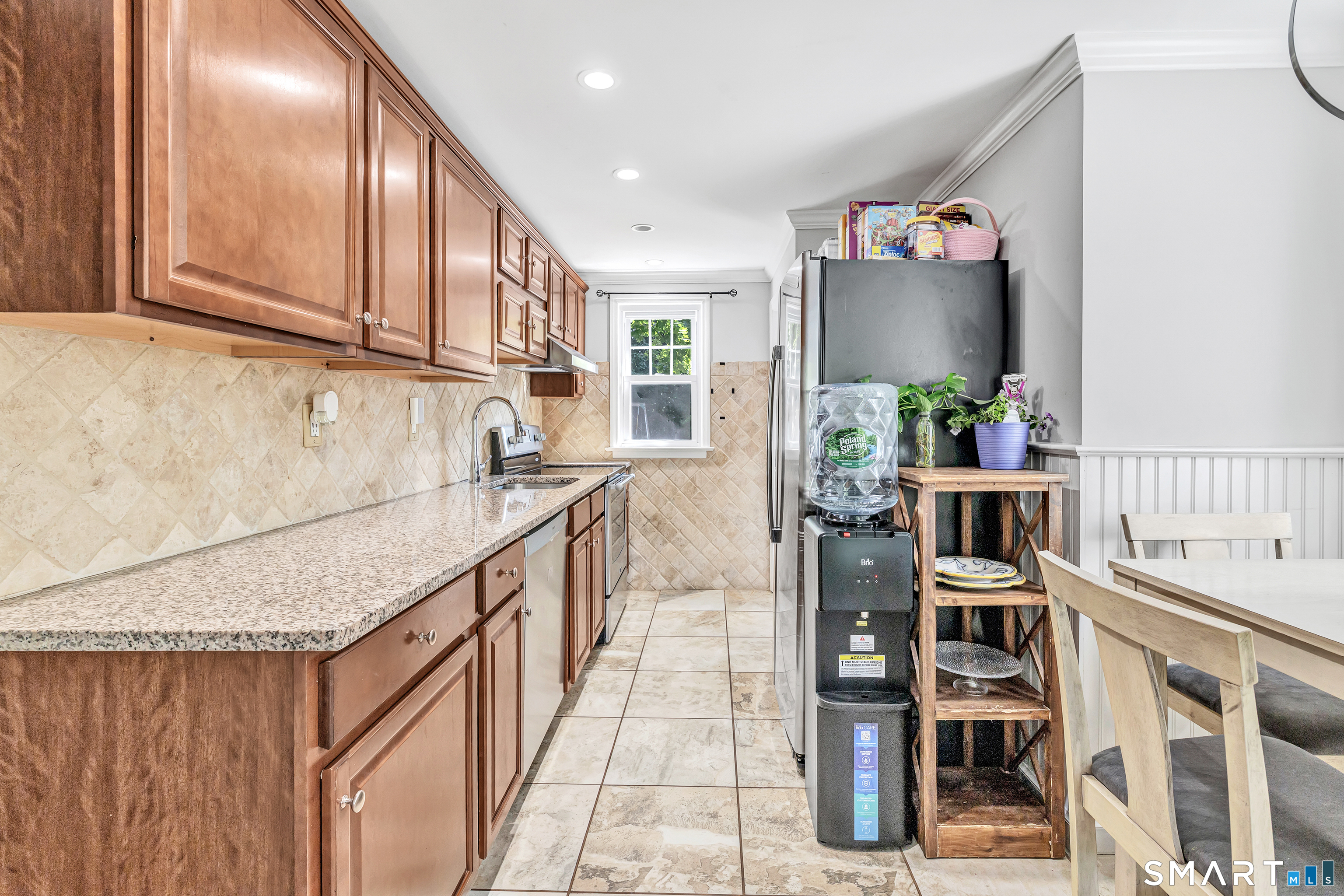 2082 Stratfield Road photo 10