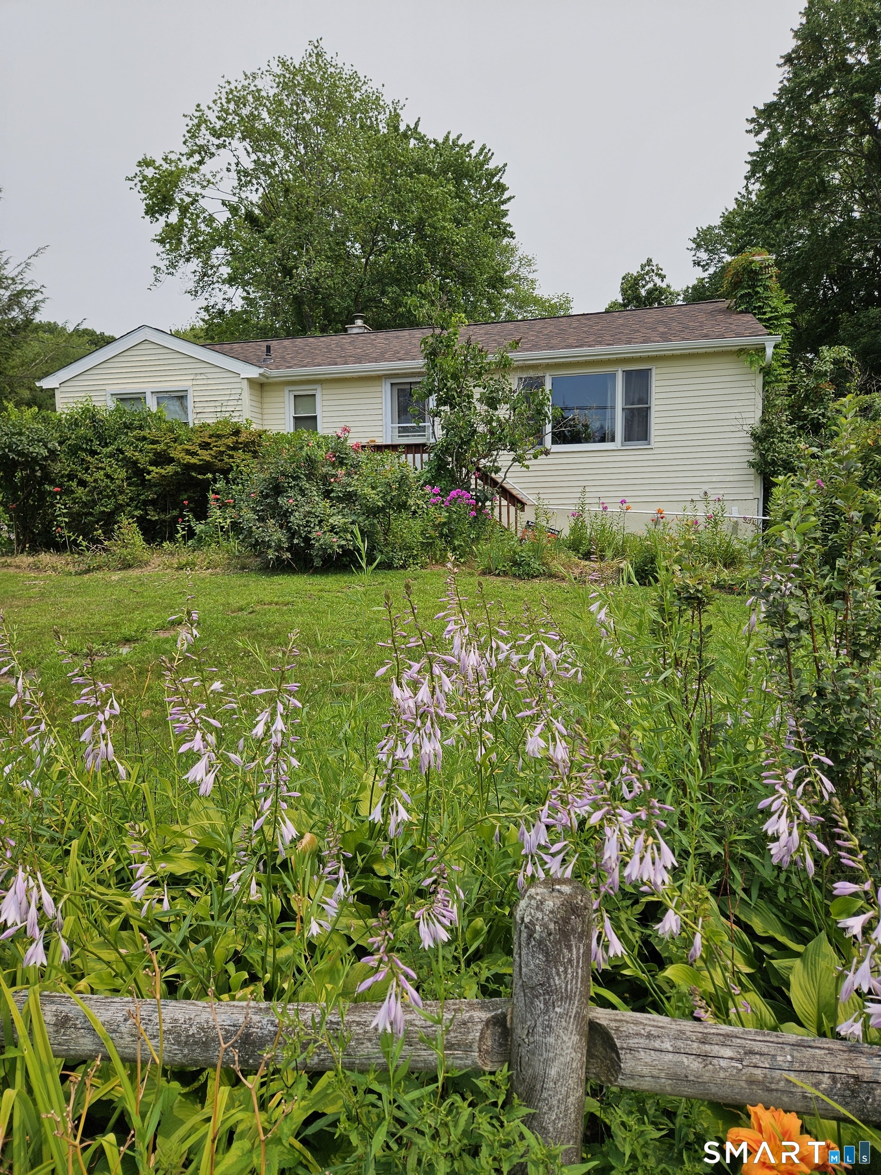 Homes for sale in Prospect, CT | 6 Colonial Dr, Prospect, CT 06712 | MLS# 24191784