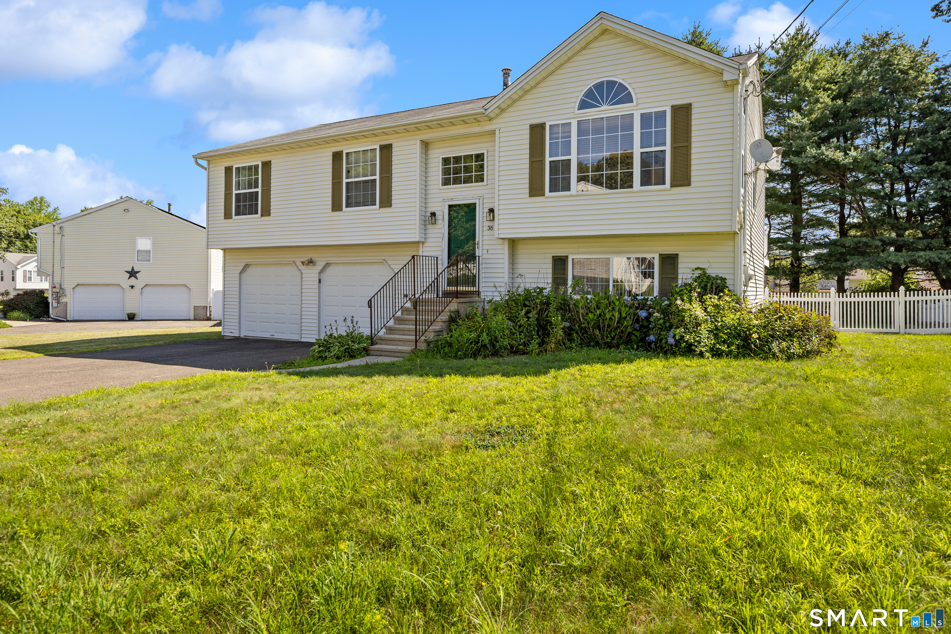 Homes for sale in Naugatuck, CT | 36 Marsh Hill Rd, Naugatuck, CT 06770 | MLS# 24191005