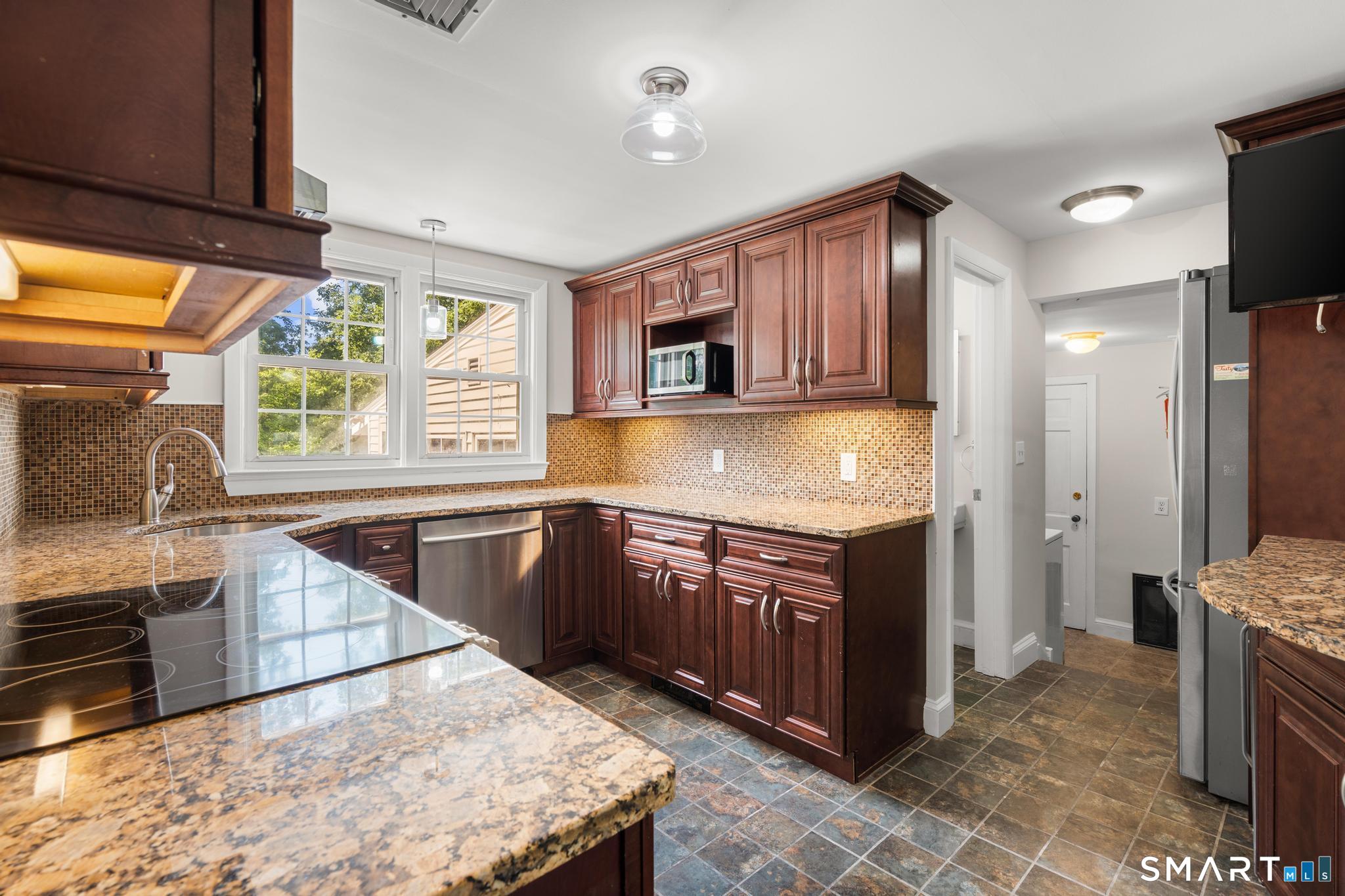 Homes for sale in West Hartford, CT | 282 Tunxis Rd, West Hartford, CT 06107 | MLS# 24194032