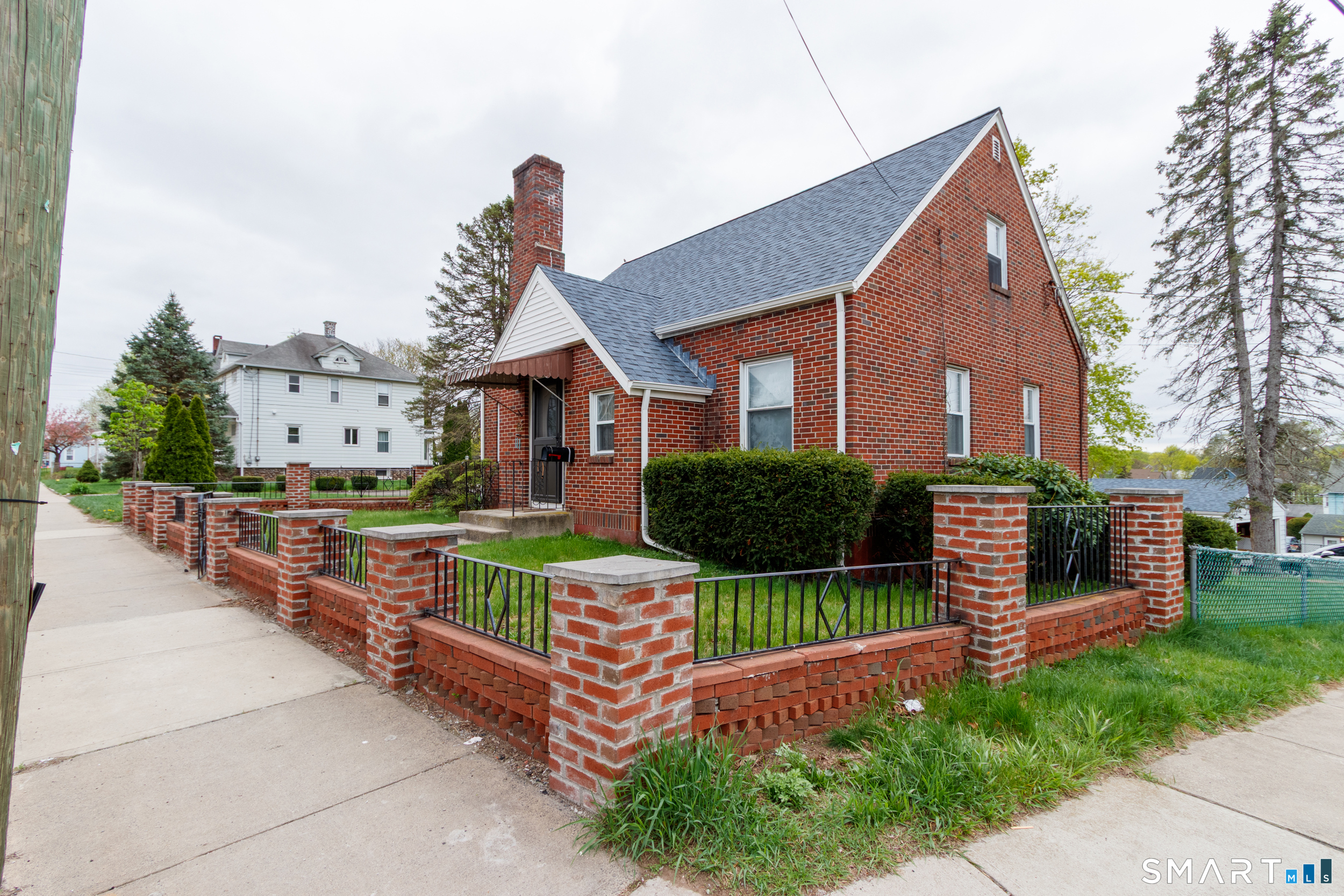 236 Hall Avenue photo 2