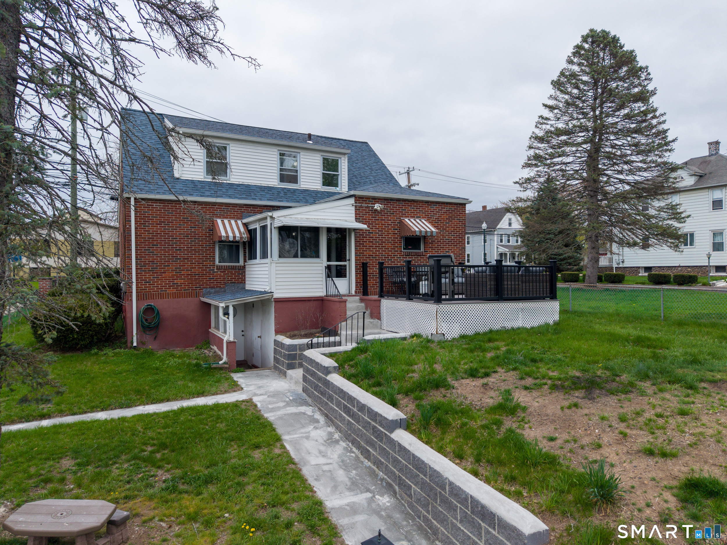 236 Hall Avenue photo 28