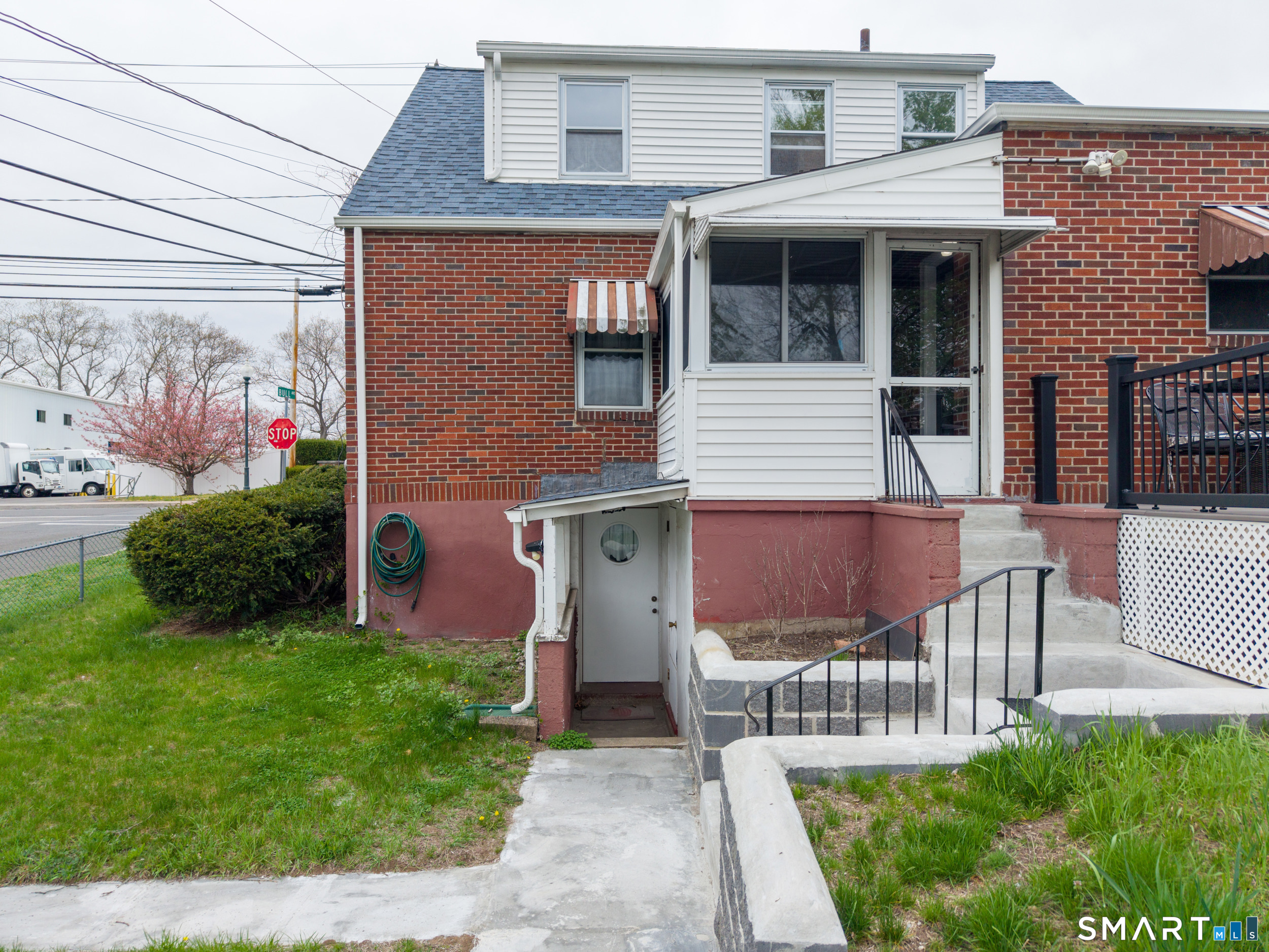 236 Hall Avenue photo 25