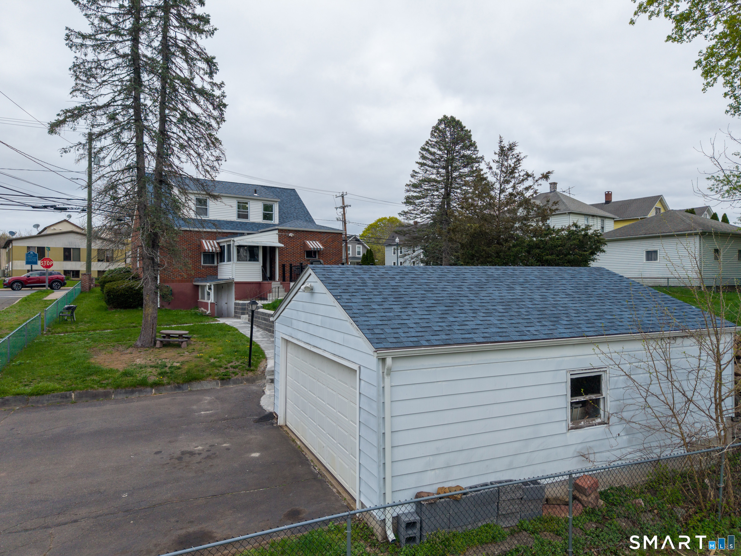 236 Hall Avenue photo 31