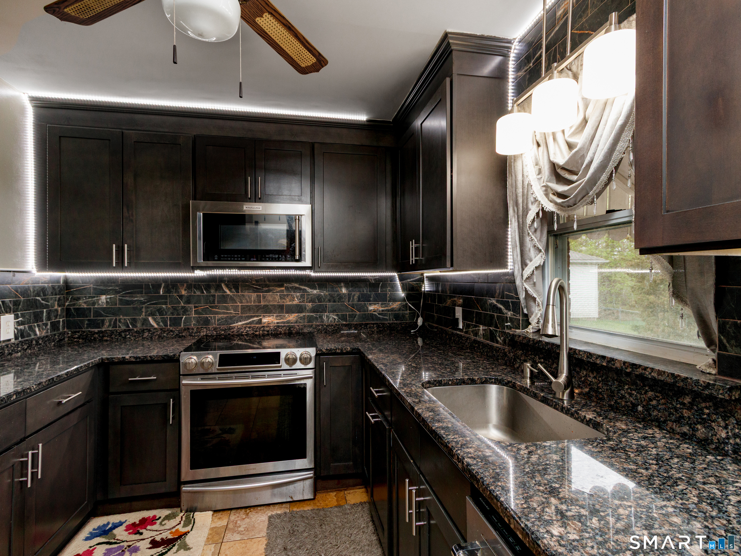 236 Hall Avenue photo 9