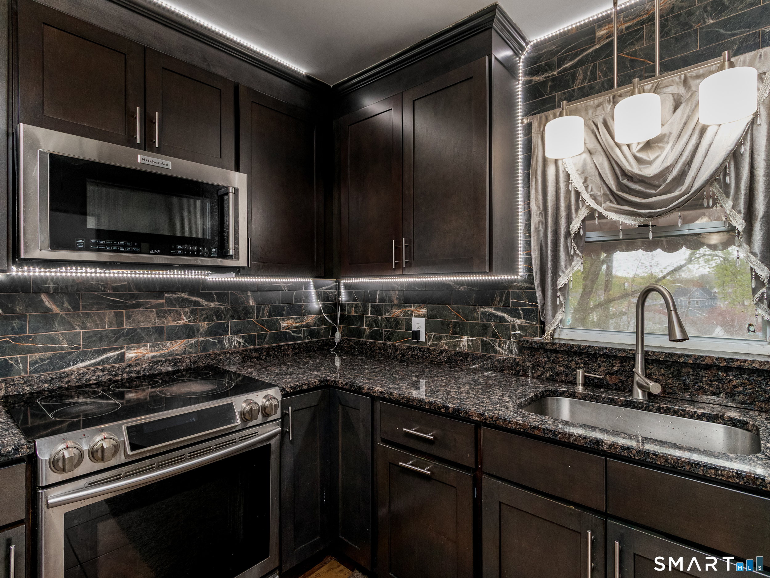 236 Hall Avenue photo 10