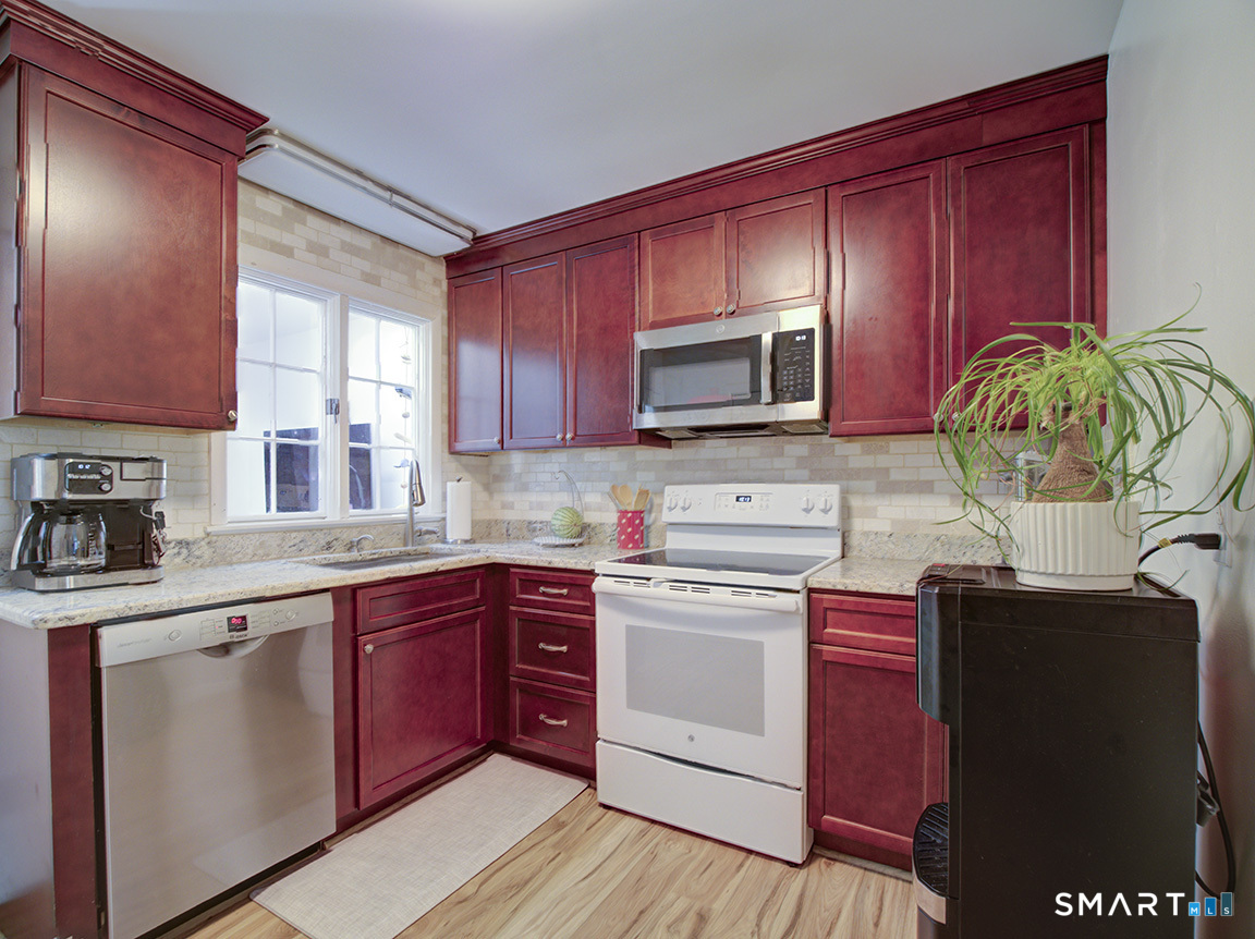 Homes for sale in Brookfield, CT | 13 Douglas Dr #13, Brookfield, CT 06804 | MLS# 24194283