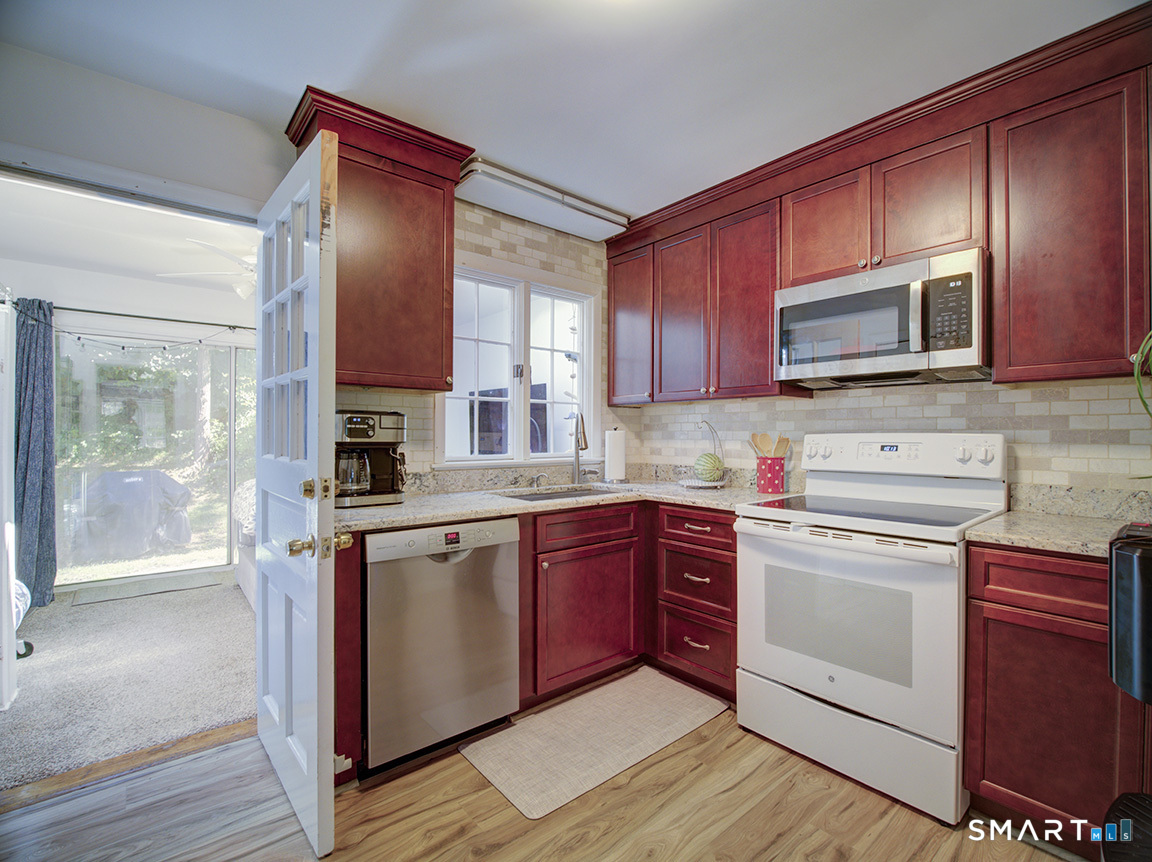 Homes for sale in Brookfield, CT | 13 Douglas Dr #13, Brookfield, CT 06804 | MLS# 24194283