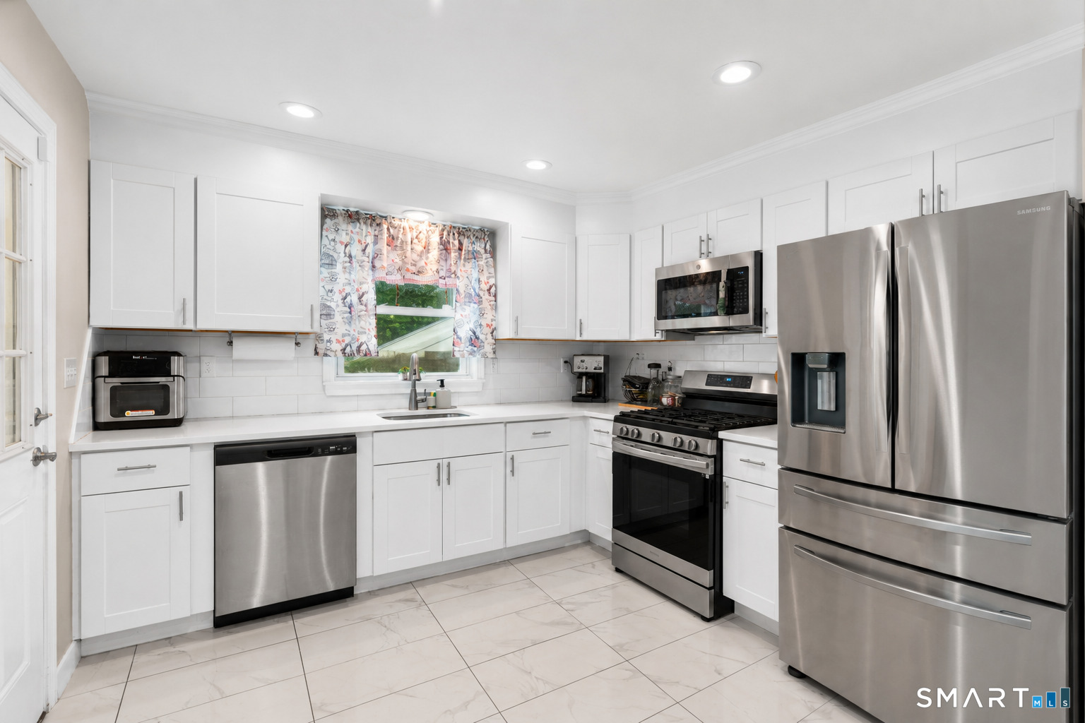 2065 Reservoir Avenue photo 11