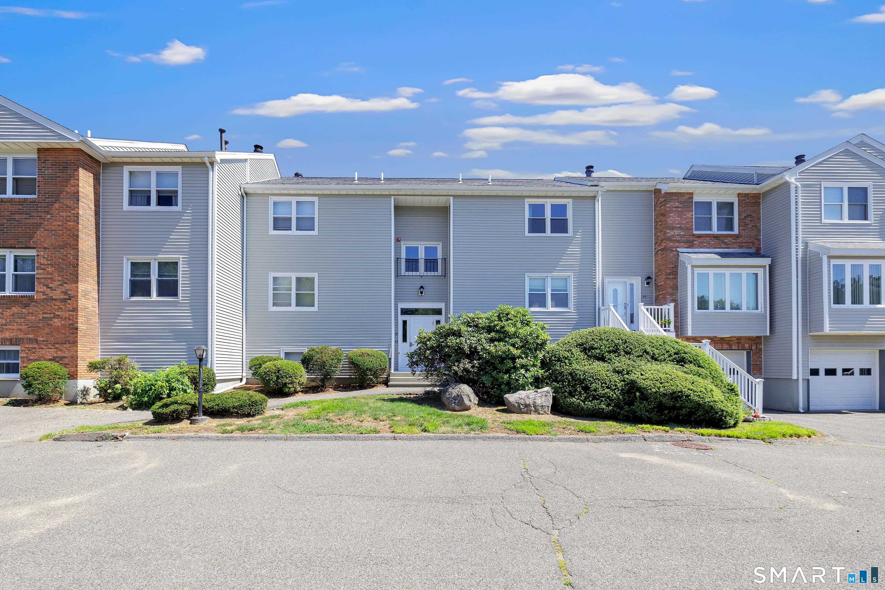 Homes for sale in Milford, CT | 53 Carriage Dr #53, Milford, CT 06460 | MLS# 24194103