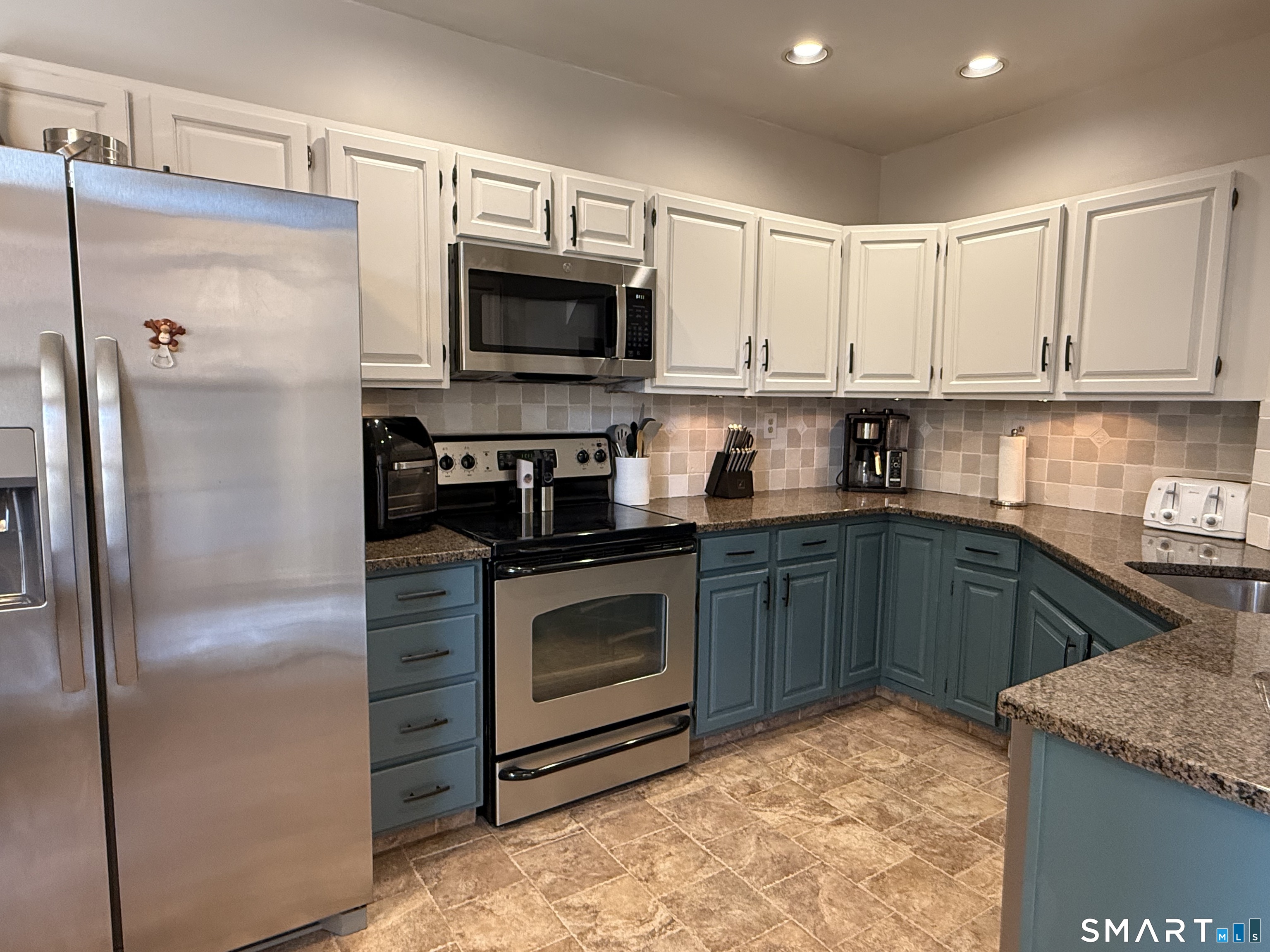 Homes for sale in Shelton, CT | 42 Summerfield Gdns #42, Shelton, CT 06484 | MLS# 24194224