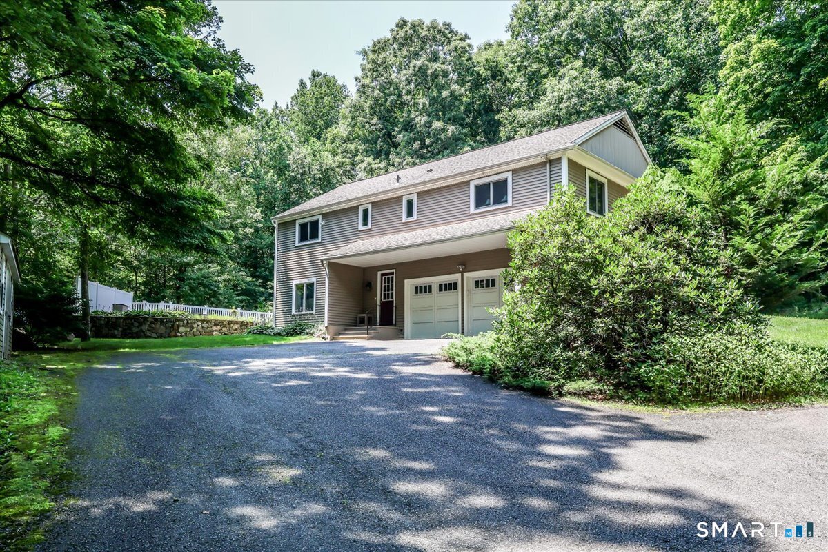 2nd image of 80 Pine Hollow Dr, Middlebury, CT 06762 | MLS# 24161366
