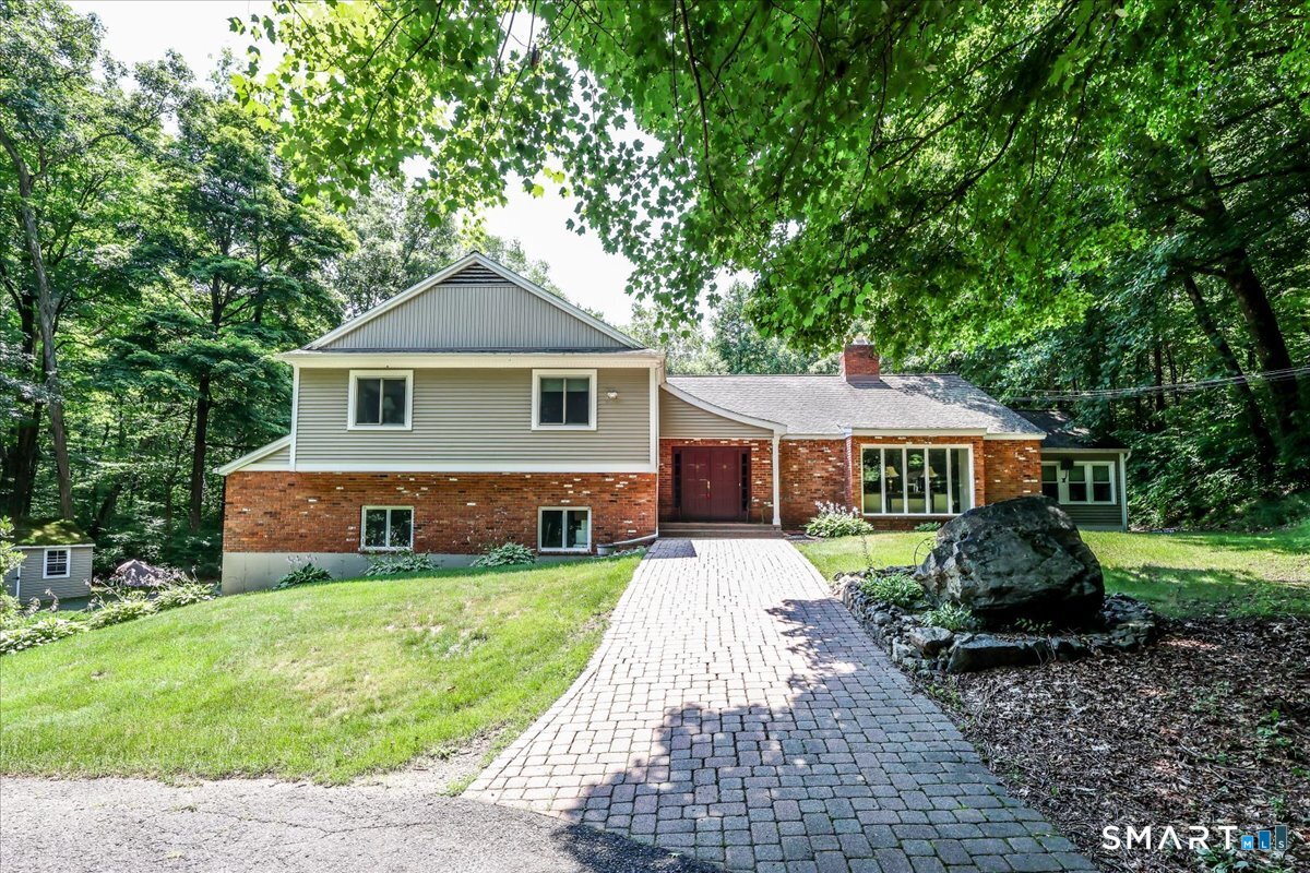 3rd image of 80 Pine Hollow Dr, Middlebury, CT 06762 | MLS# 24161366