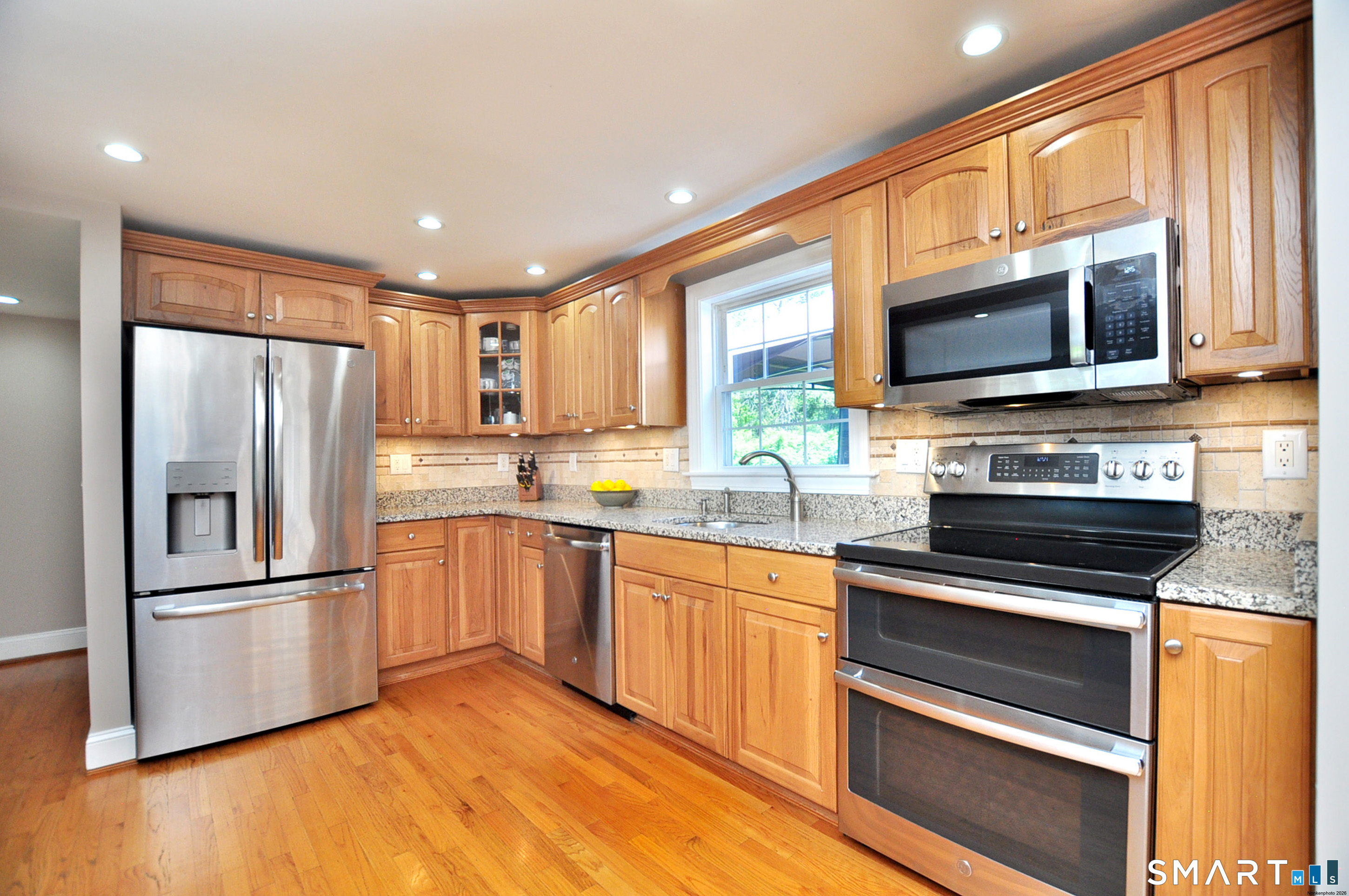 4th image of 26 Village Rd, Simsbury, CT 06070 | MLS# 24193852