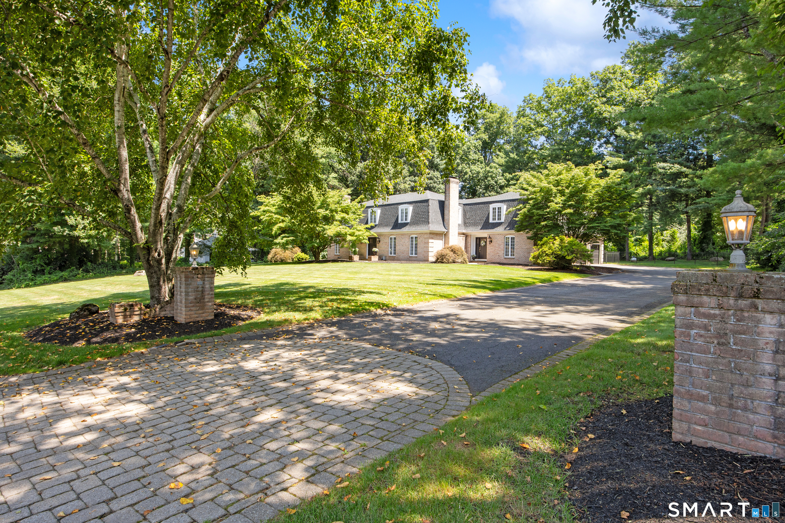 570 Riverside Drive photo 2