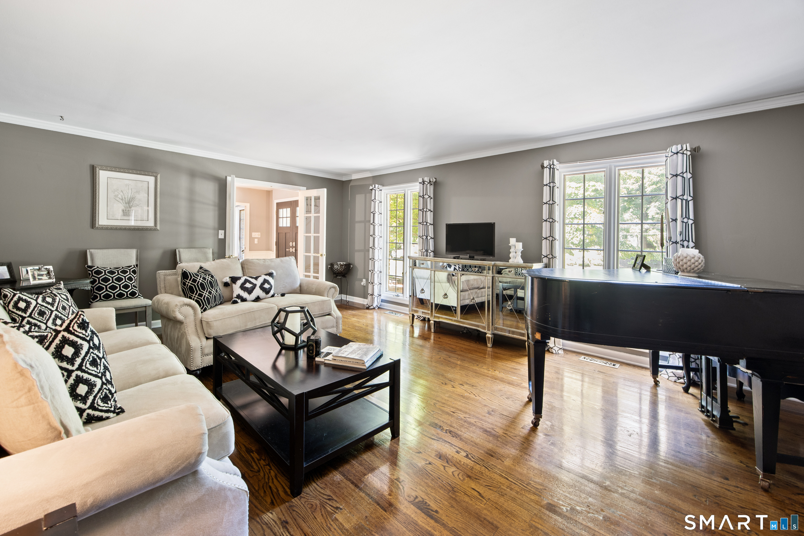 570 Riverside Drive photo 5