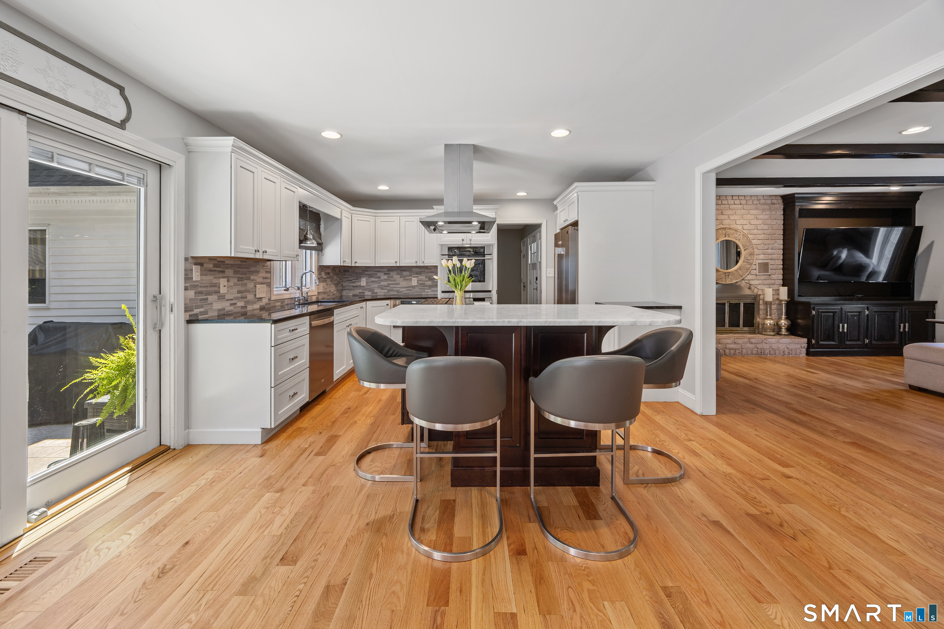 570 Riverside Drive photo 9