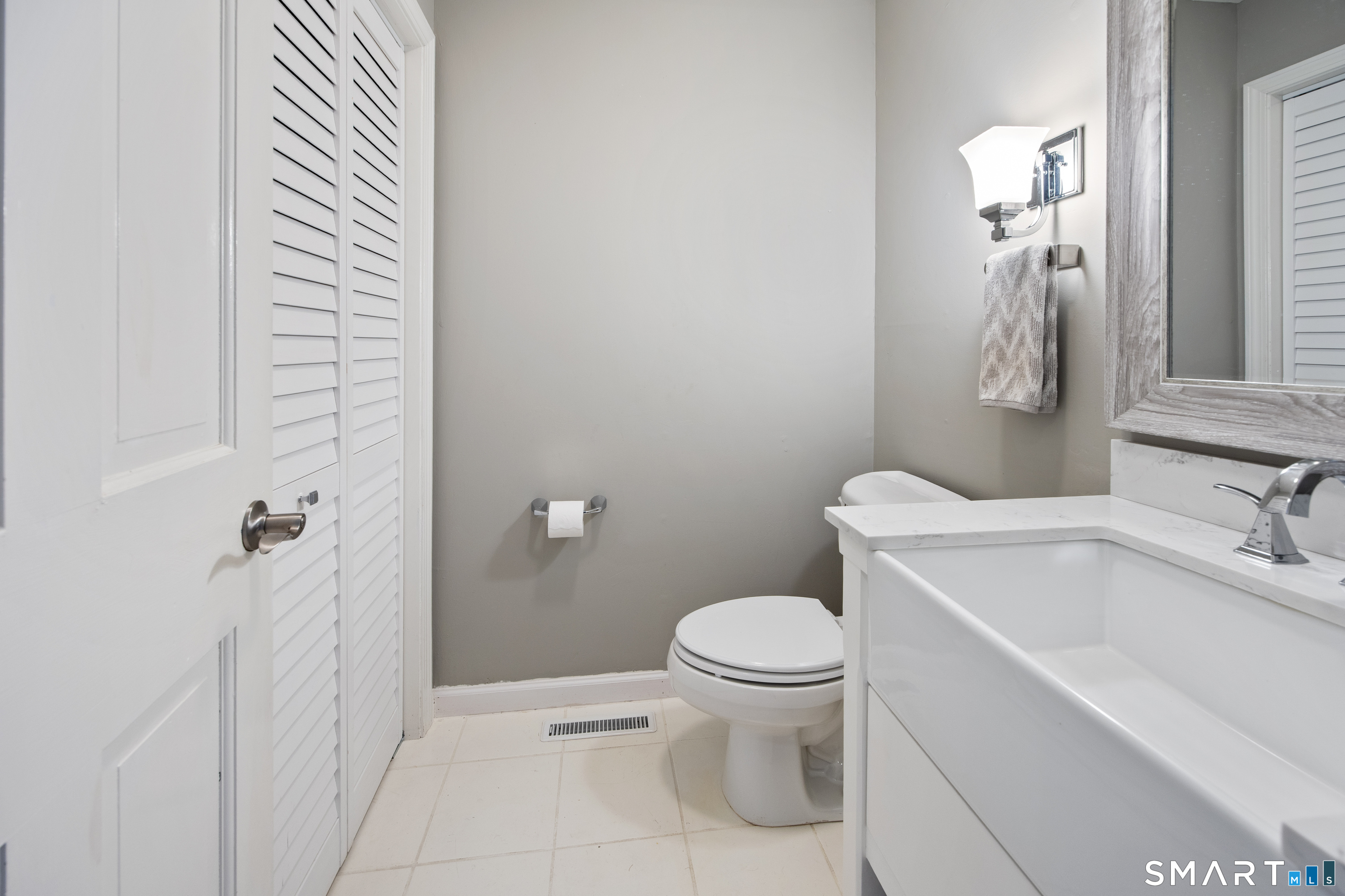 570 Riverside Drive photo 14