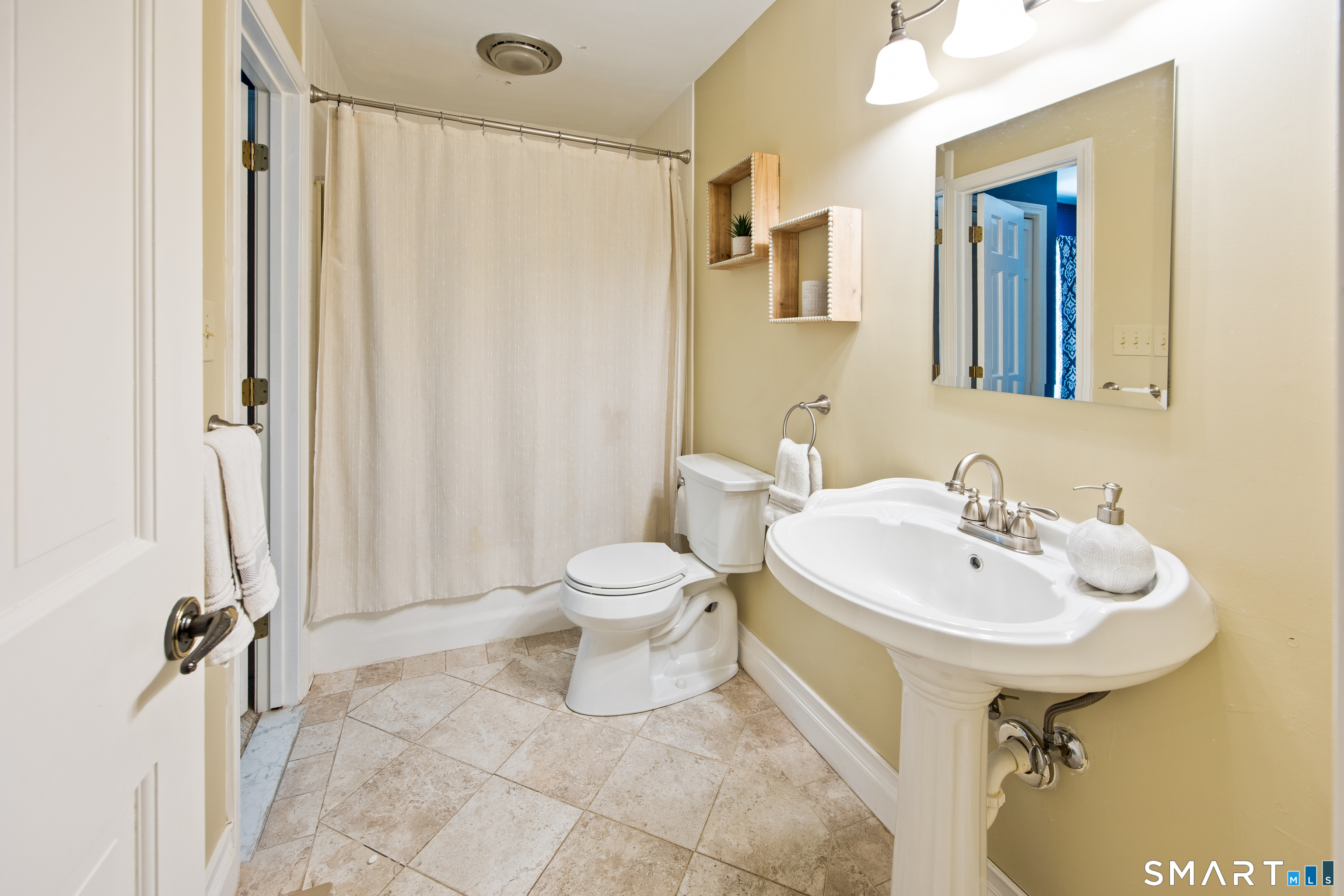 570 Riverside Drive photo 18
