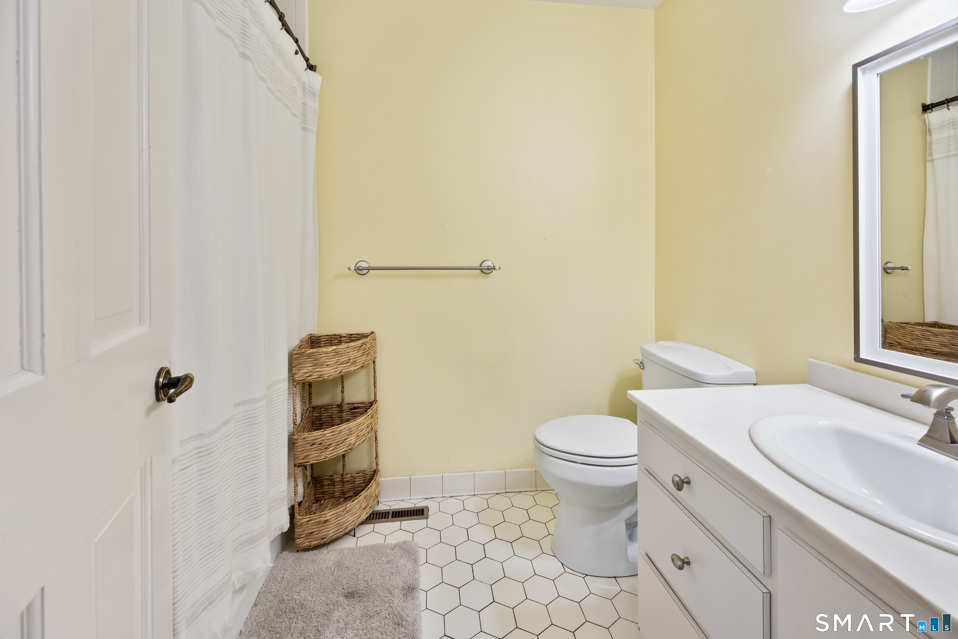 570 Riverside Drive photo 21