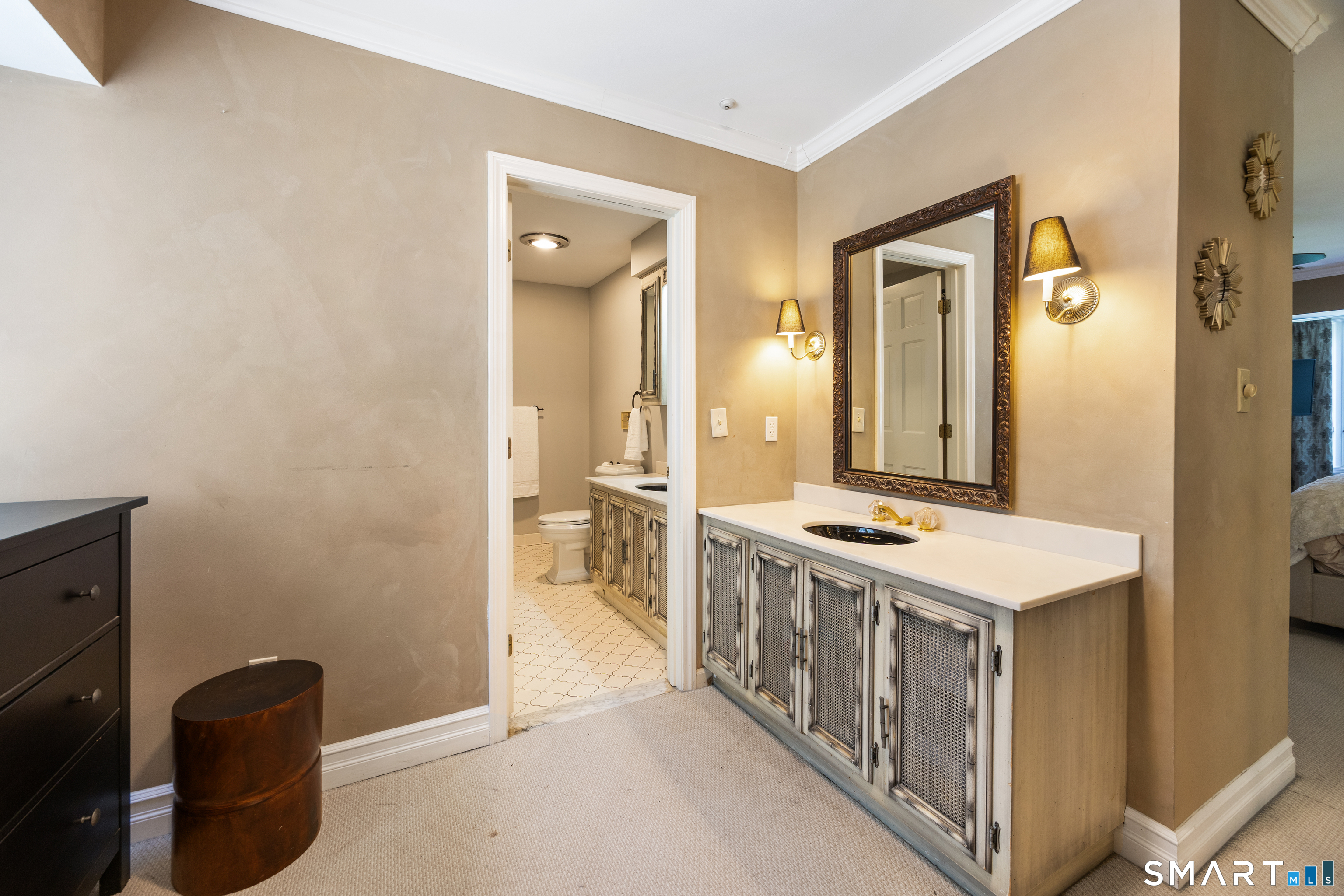 570 Riverside Drive photo 24