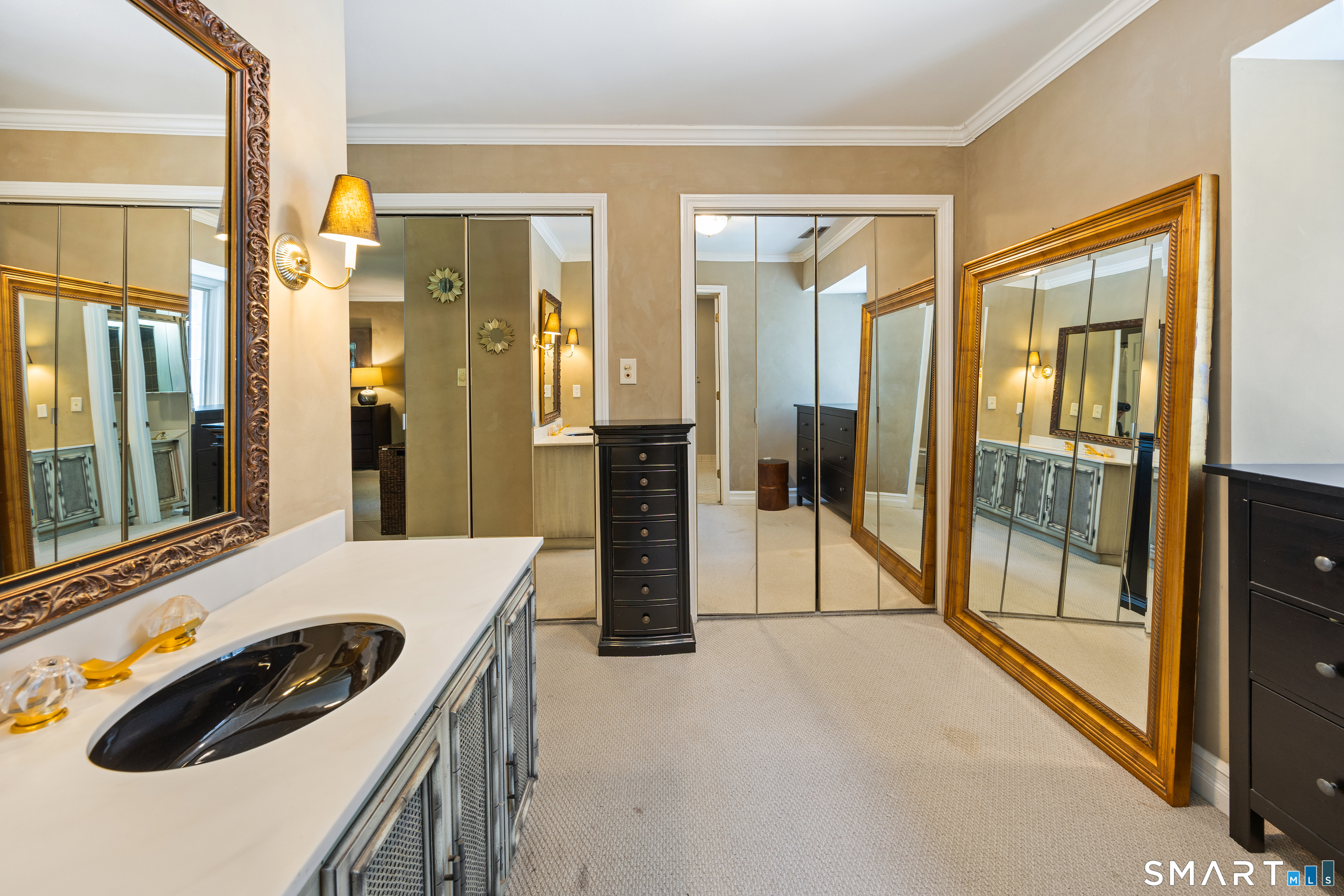 570 Riverside Drive photo 26