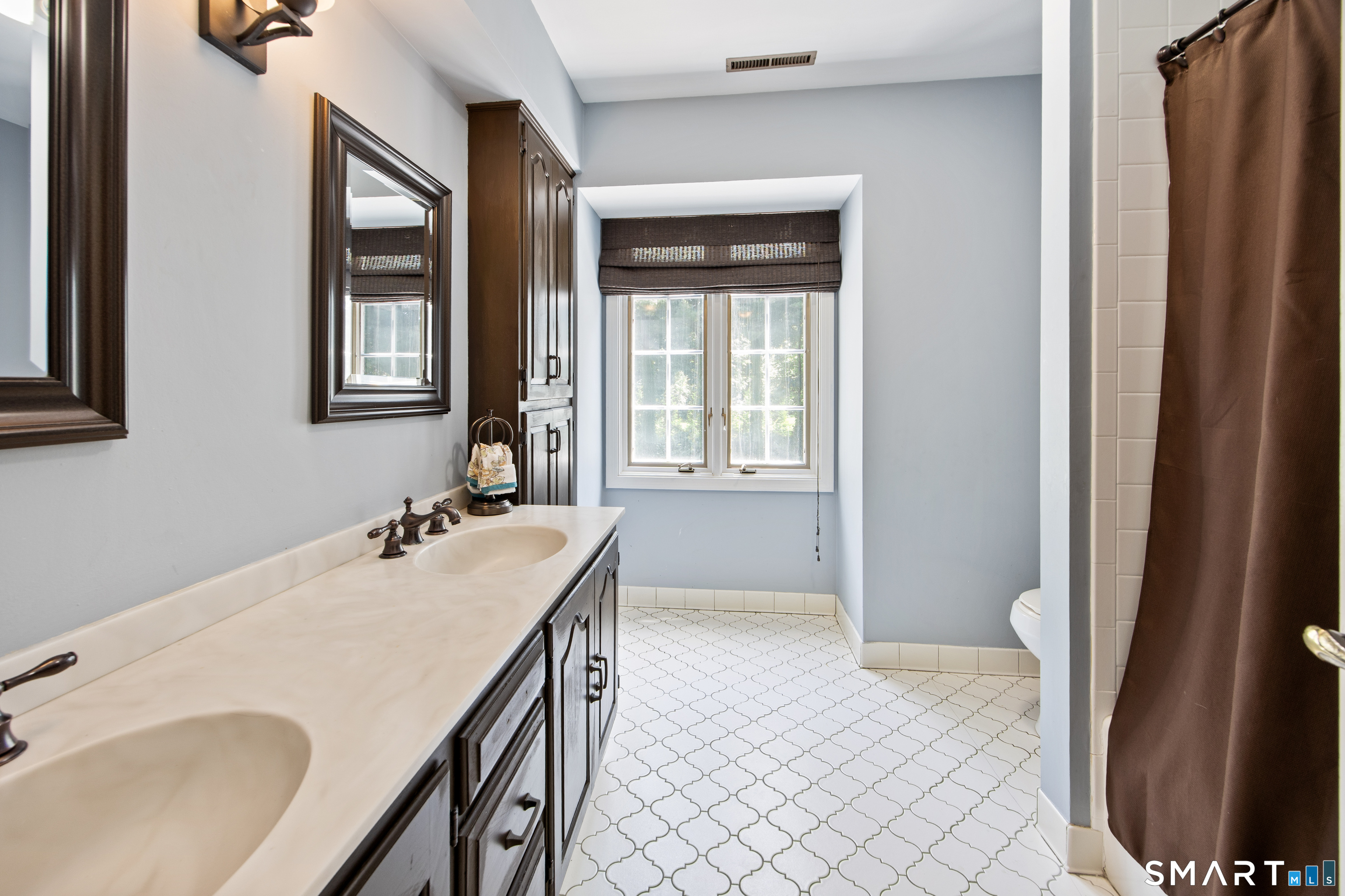 570 Riverside Drive photo 20