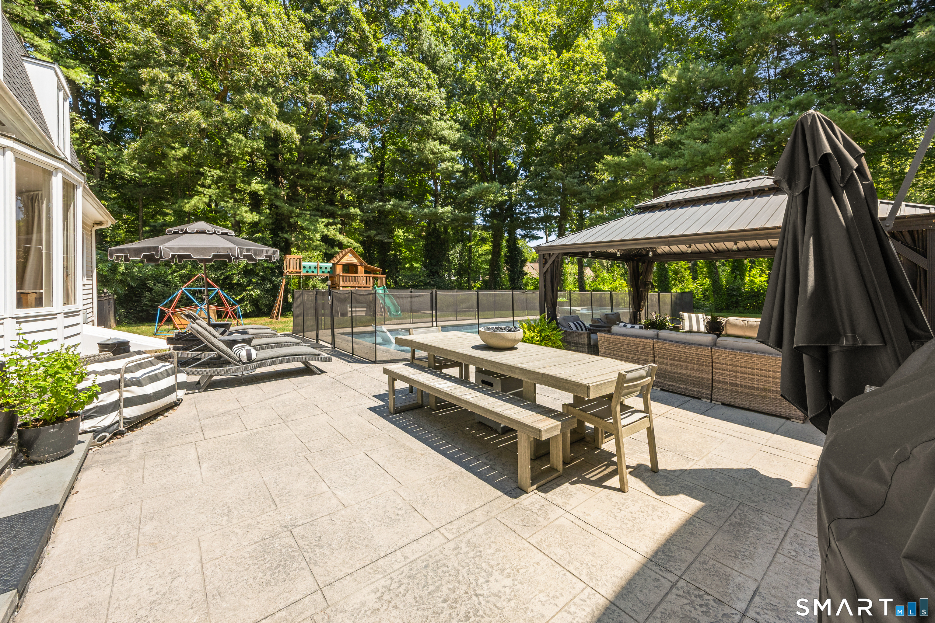 570 Riverside Drive photo 30