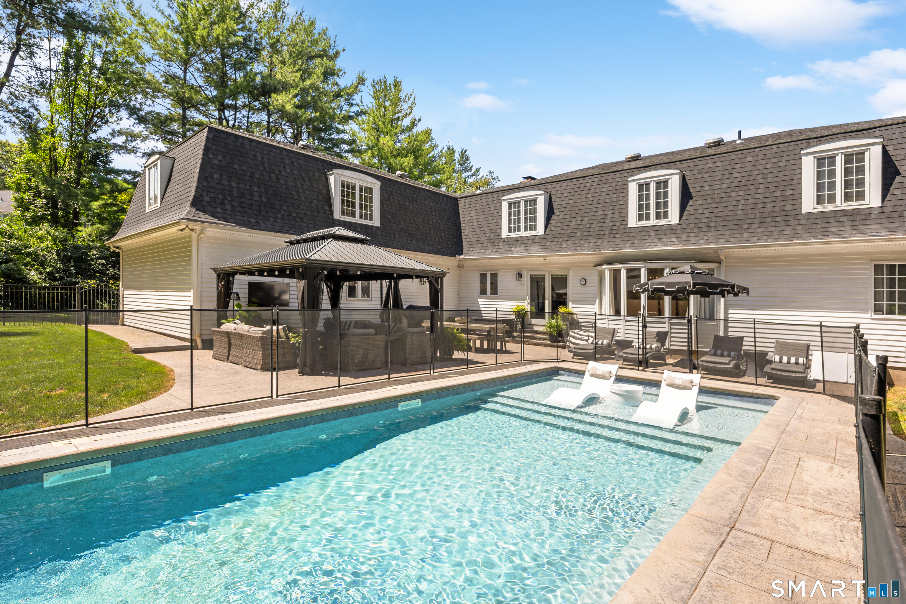570 Riverside Drive photo 33