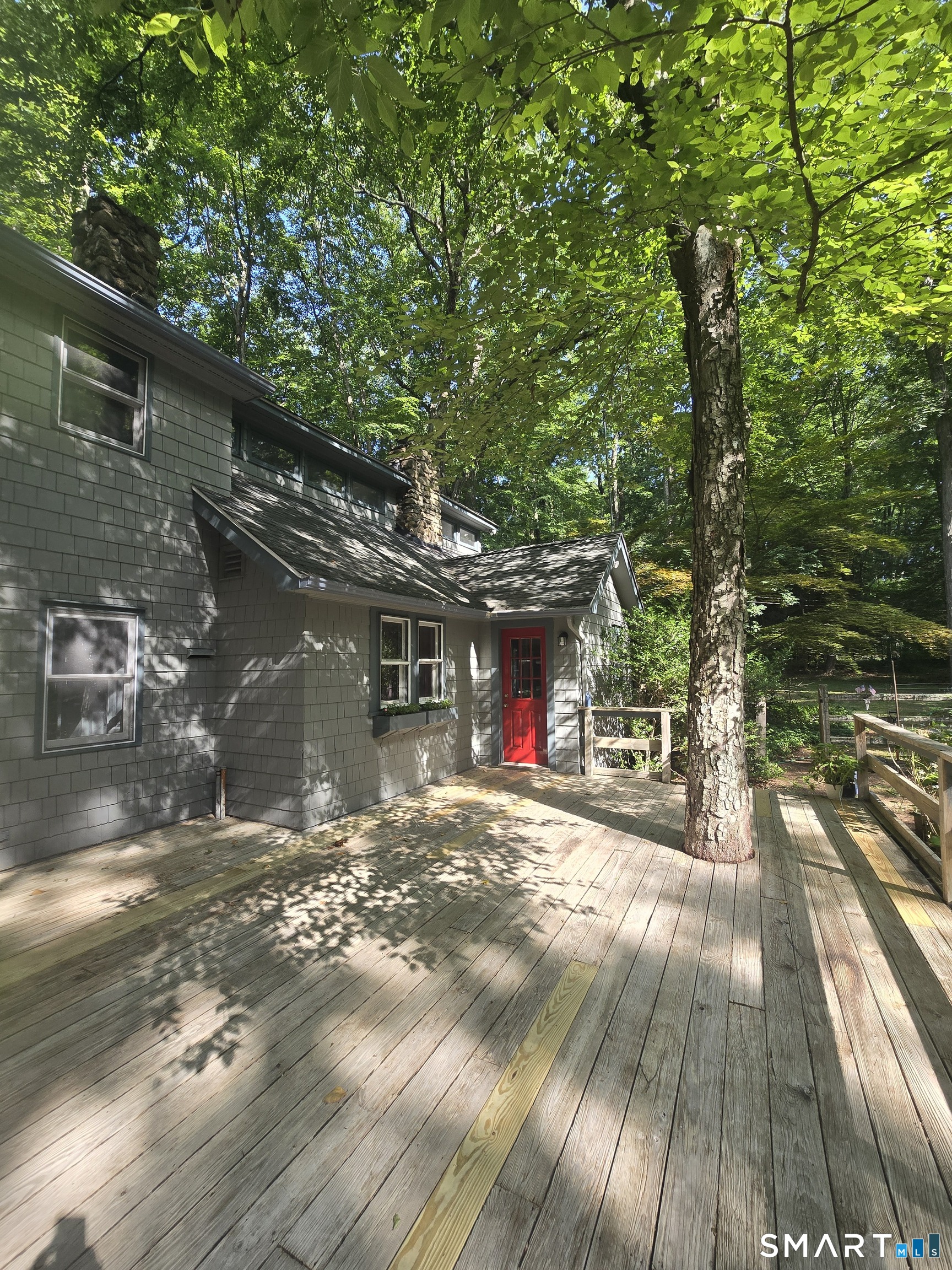 17 Bradley Lane photo 3