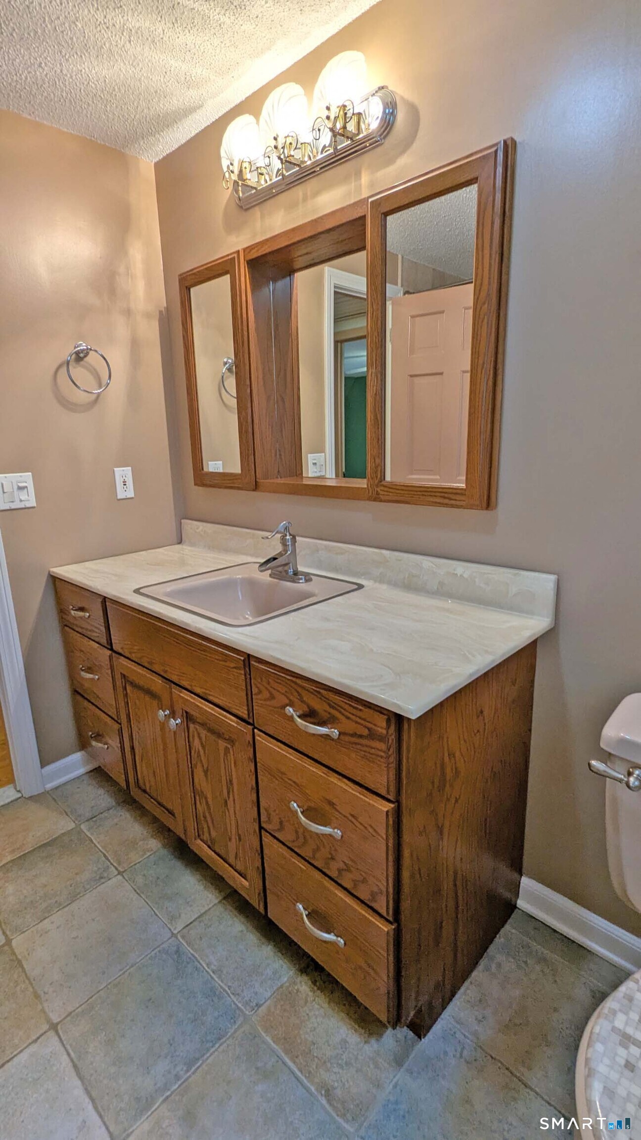 25 1/2 Edgerton Street photo 23