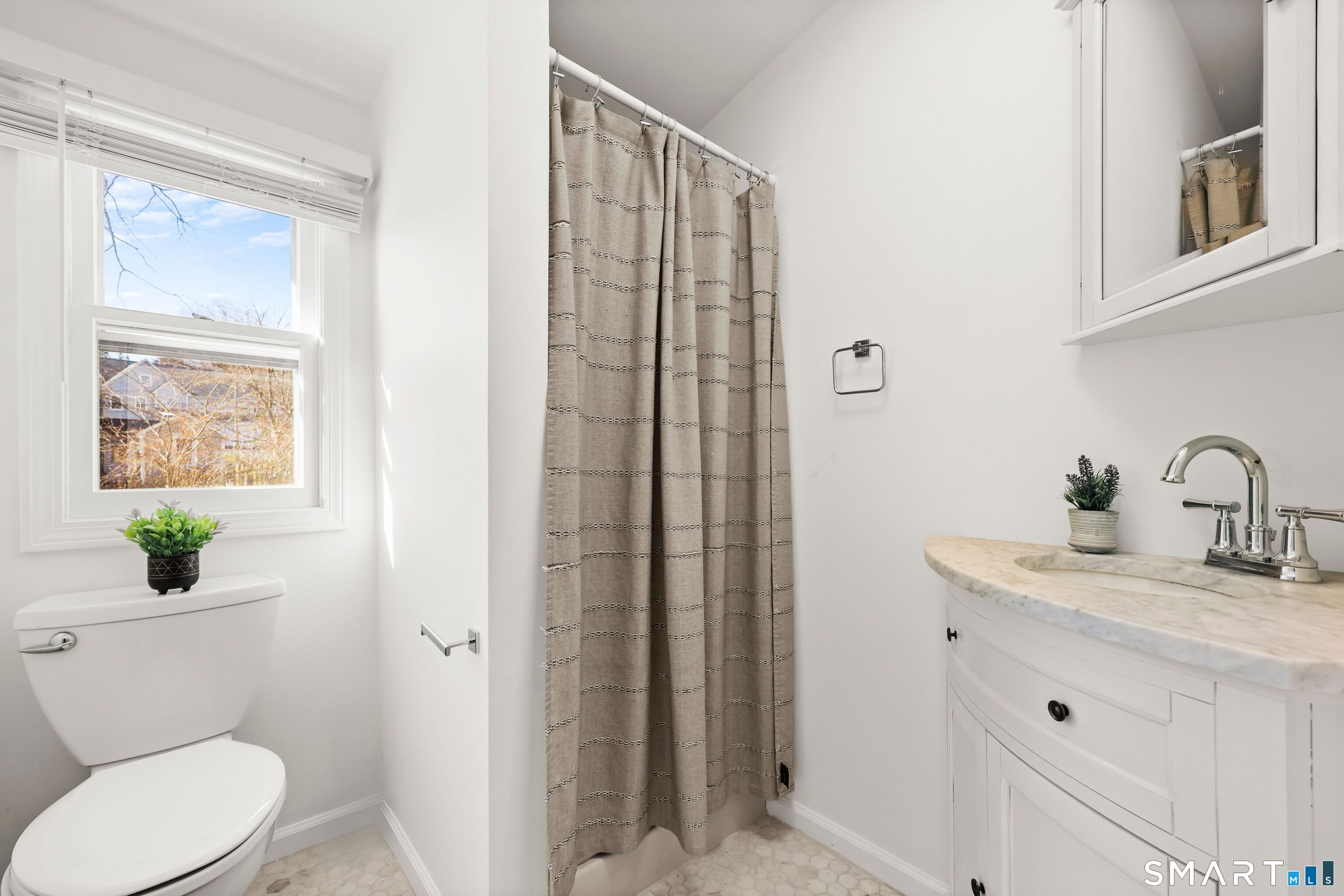 111 Mayweed Road photo 14