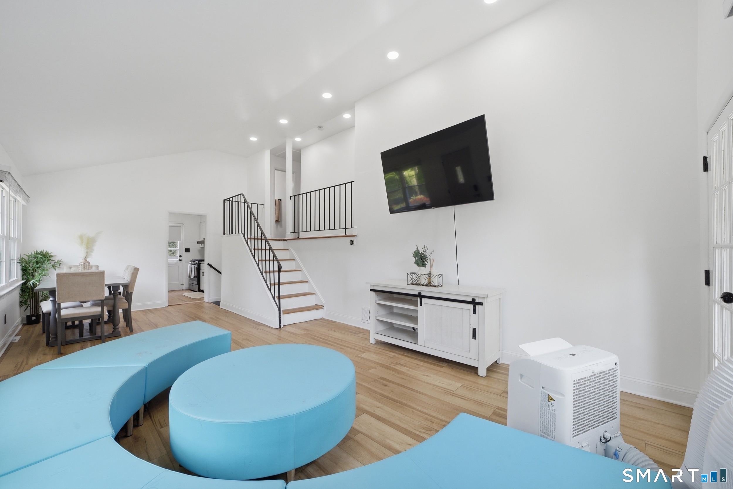 110 Ruby Lane photo 6