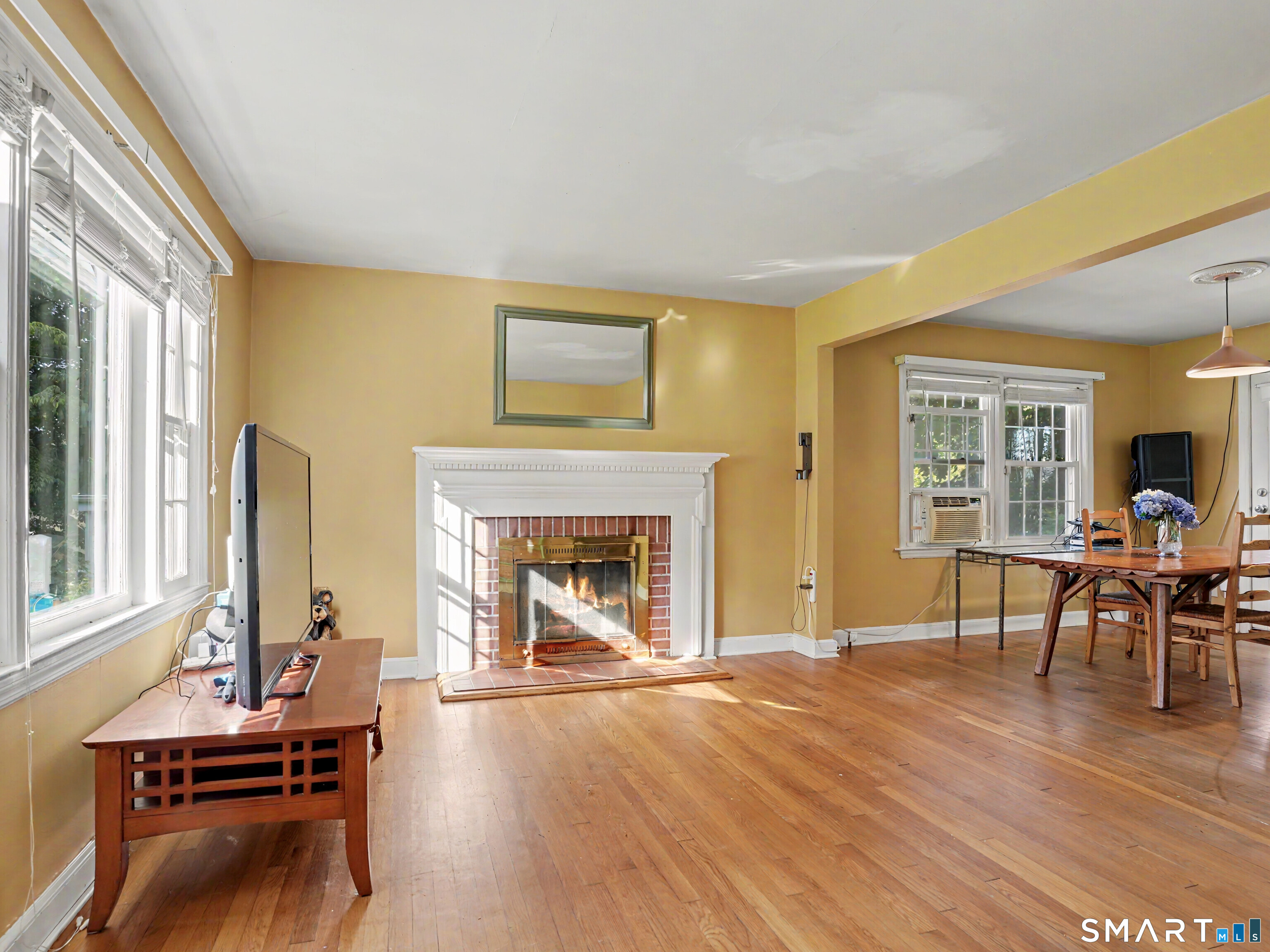 Photo 2 of Single family home for sale at 555 Lakeside Dr, Bridgeport, CT 06606 | MLS# 24195044 | Listing updated on 2026-09-03