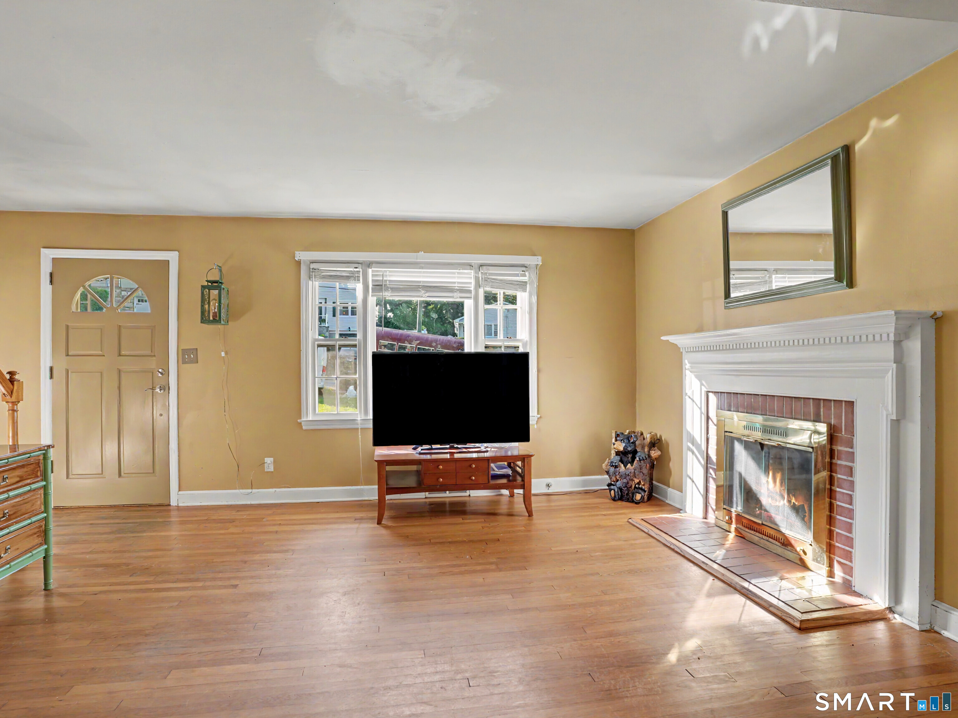 Photo 3 of Single family home for sale at 555 Lakeside Dr, Bridgeport, CT 06606 | MLS# 24195044 | Listing updated on 2026-09-03
